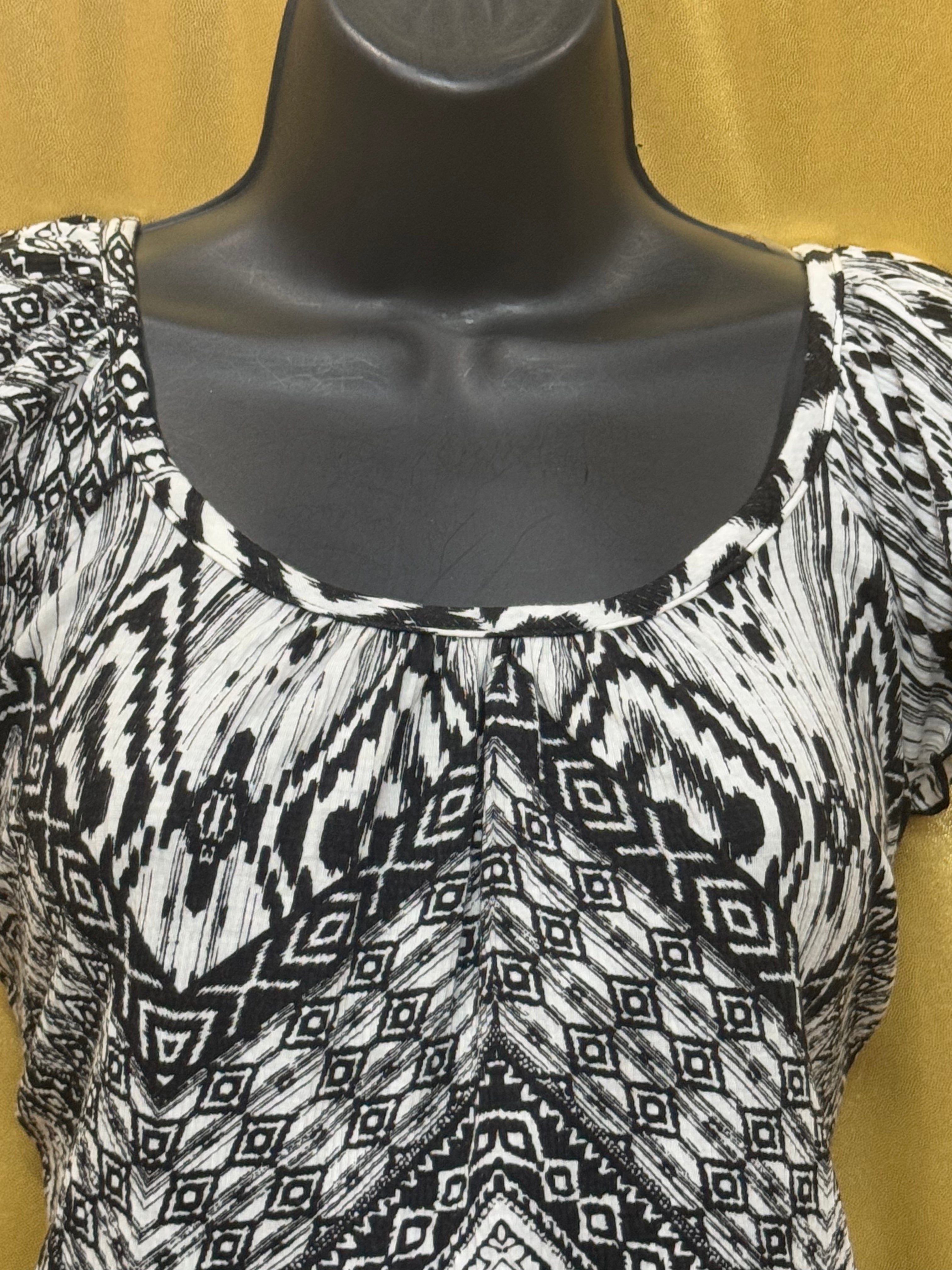 French Laundry Geometric Print Crochet Hem Tunic Top - Size M NWT