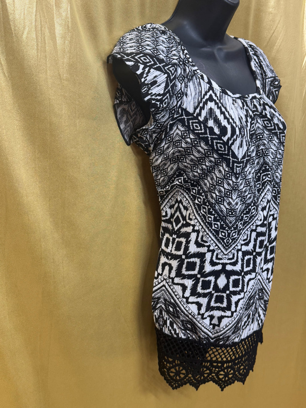 French Laundry Geometric Print Crochet Hem Tunic Top - Size M NWT