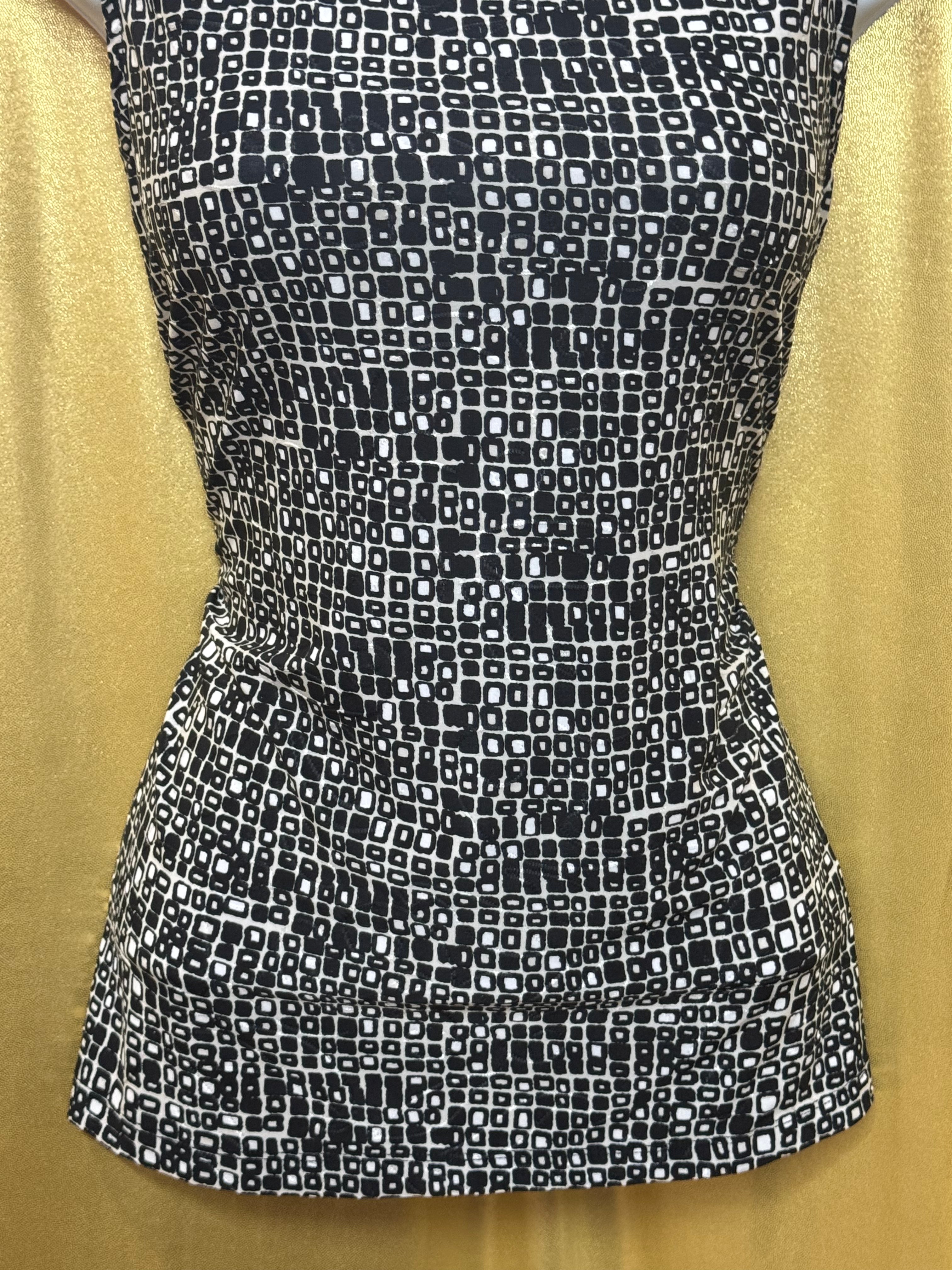 JM Collection Geometric Square Print Sleeveless Scoop Neck Top — Size Small