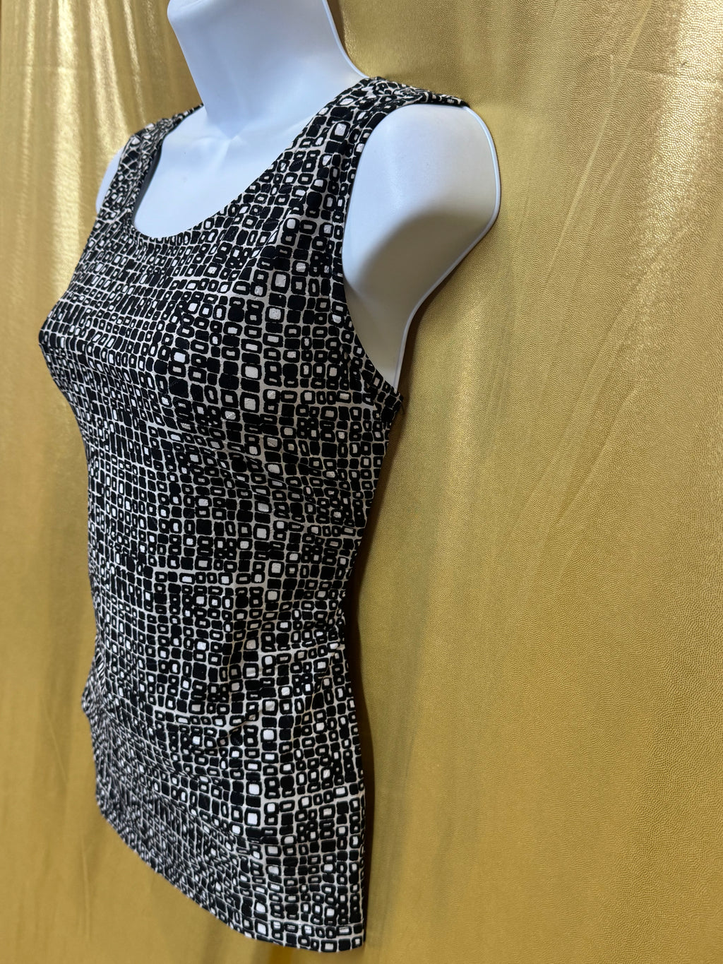 JM Collection Geometric Square Print Sleeveless Scoop Neck Top — Size Small