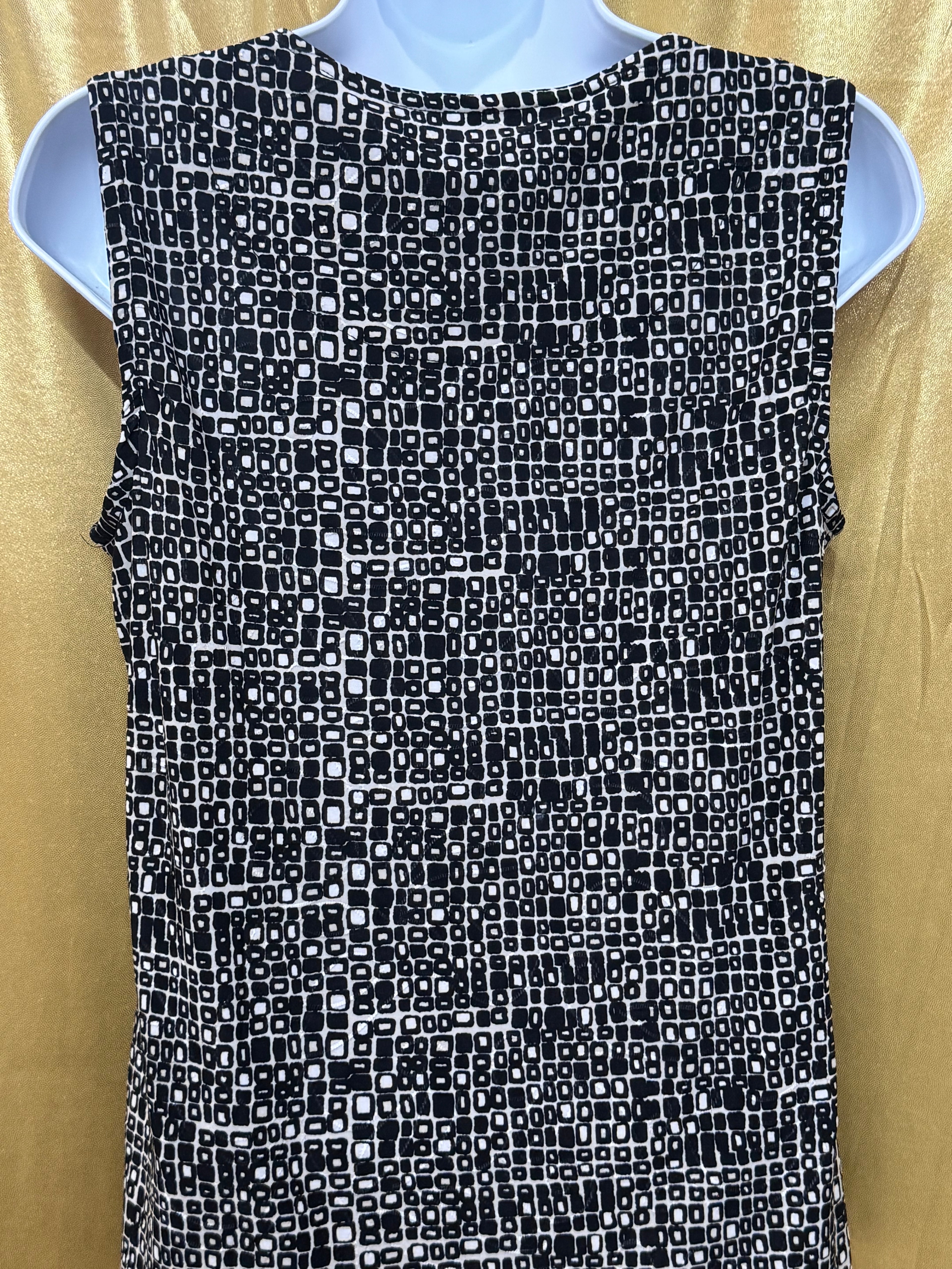JM Collection Geometric Square Print Sleeveless Scoop Neck Top — Size Small