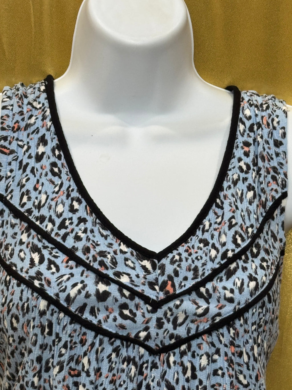 Democracy Blue Cheetah Print V-Neck Tank Top Size Small