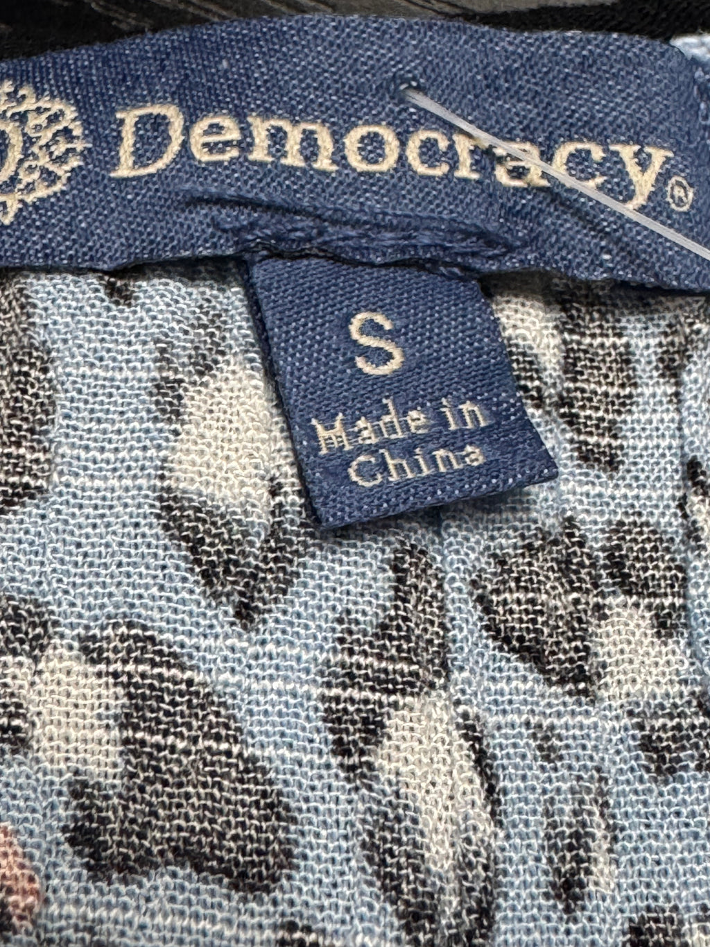 Democracy Blue Cheetah Print V-Neck Tank Top Size Small