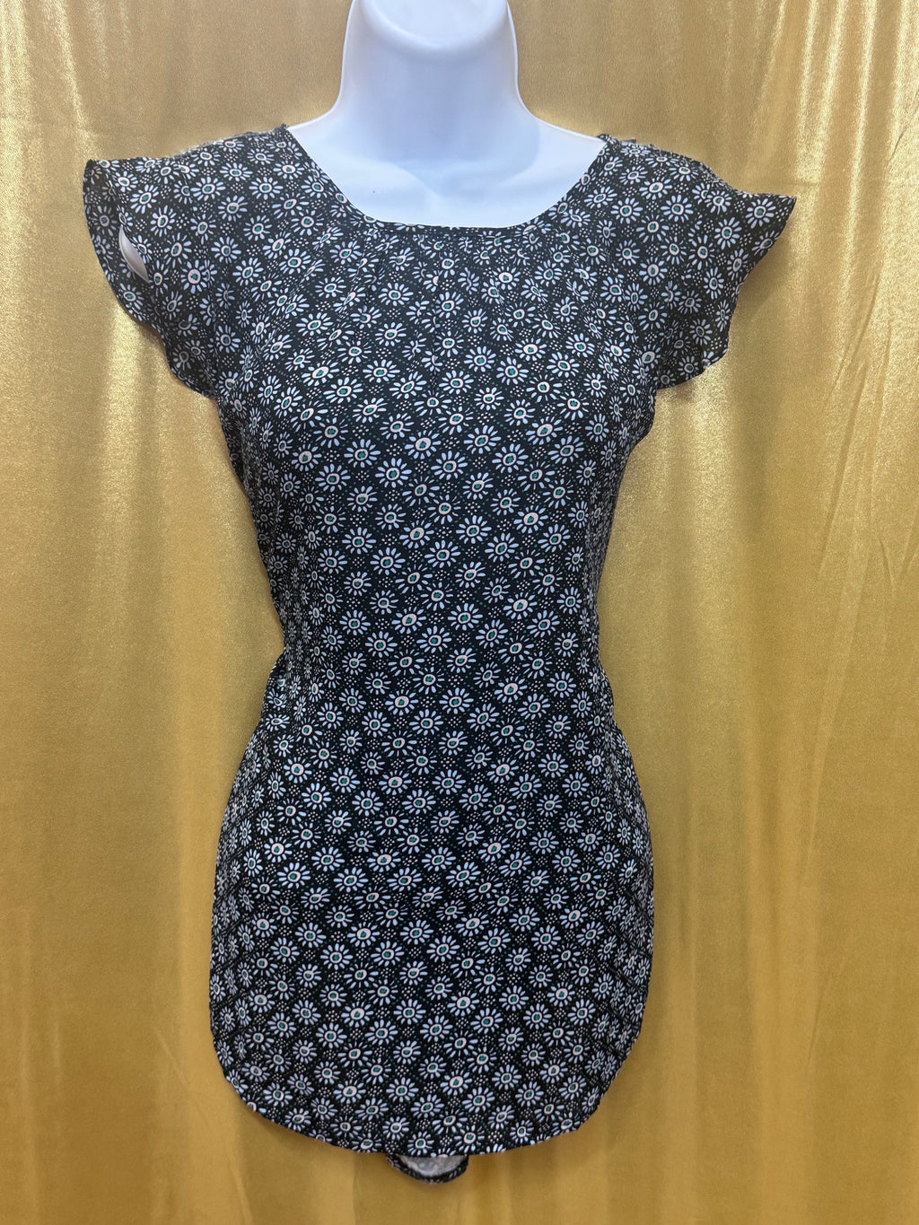 PREMISE Mixed-Media Blouse Size M Black & White Sunburst Flutter Sleeve Keyhole Back
