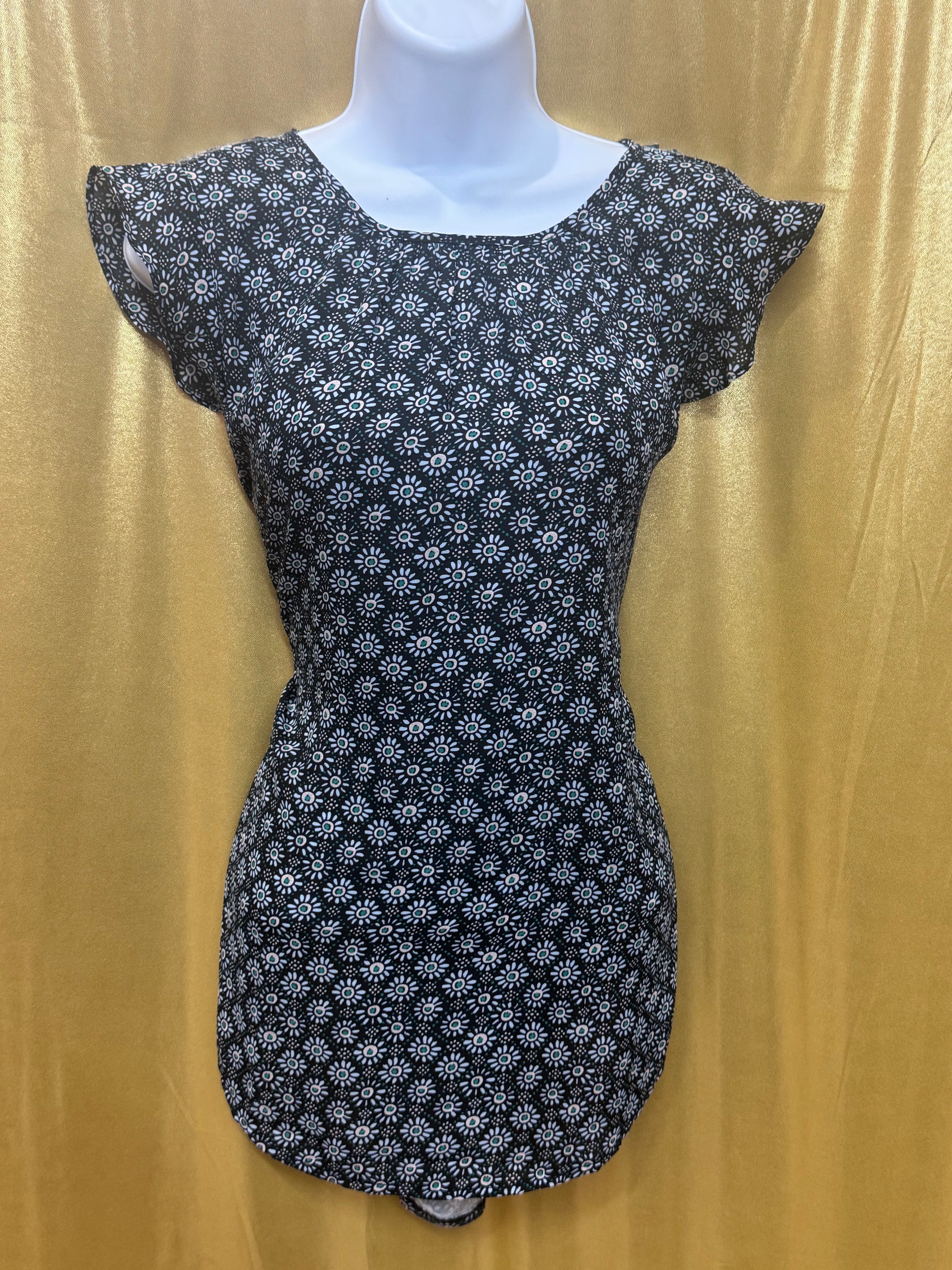 PREMISE Mixed-Media Blouse Size M Black & White Sunburst Flutter Sleeve Keyhole Back