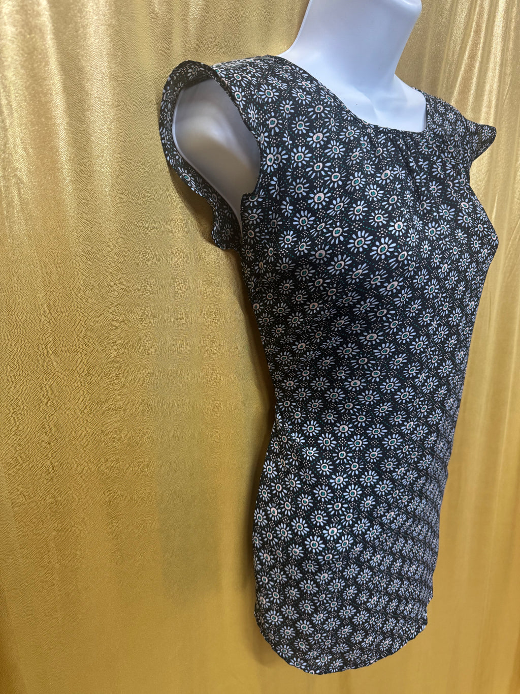 PREMISE Mixed-Media Blouse Size M Black & White Sunburst Flutter Sleeve Keyhole Back