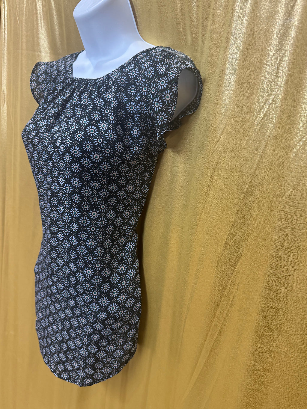 PREMISE Mixed-Media Blouse Size M Black & White Sunburst Flutter Sleeve Keyhole Back