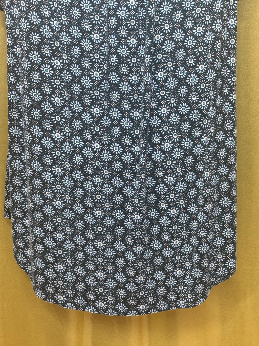 PREMISE Mixed-Media Blouse Size M Black & White Sunburst Flutter Sleeve Keyhole Back