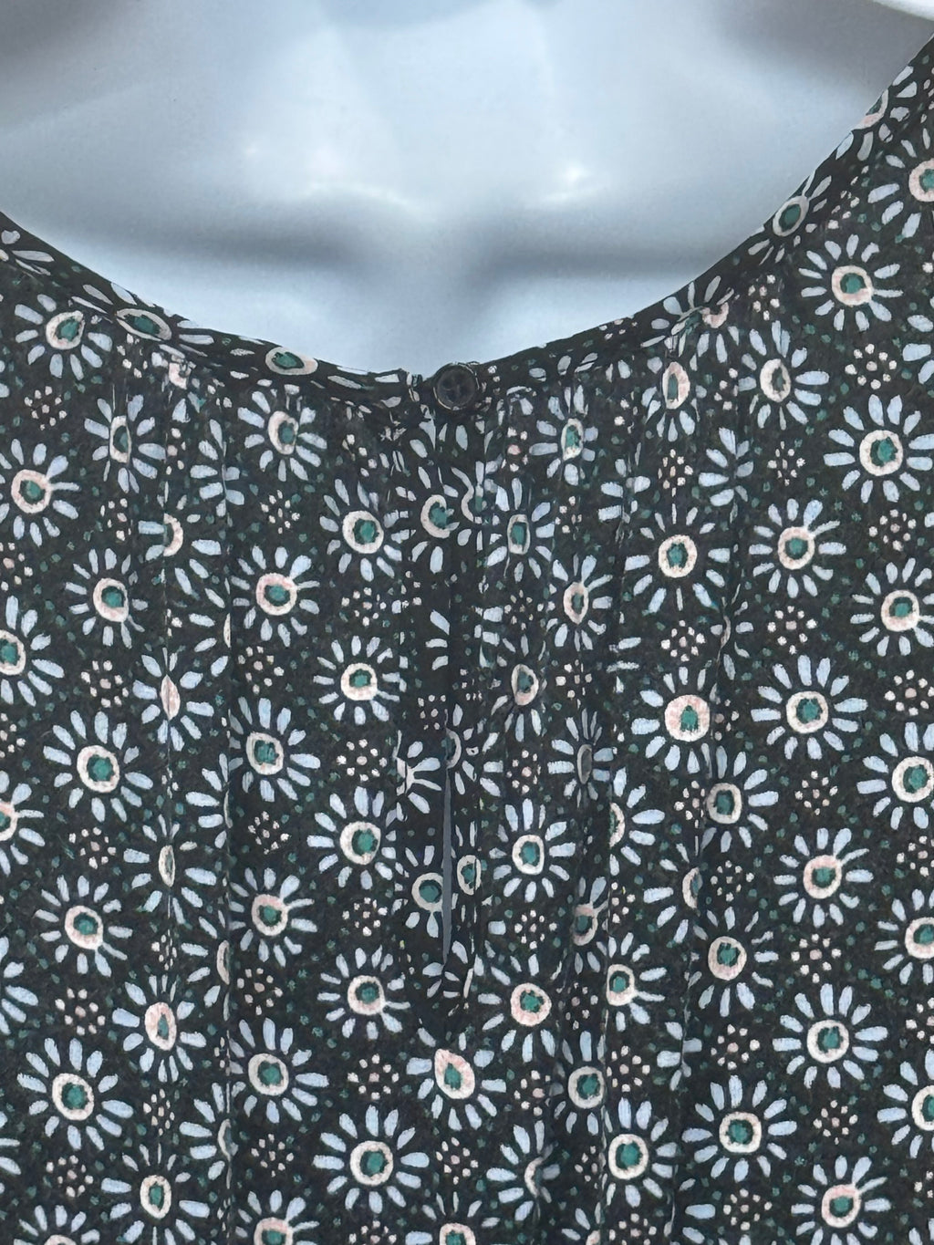 PREMISE Mixed-Media Blouse Size M Black & White Sunburst Flutter Sleeve Keyhole Back