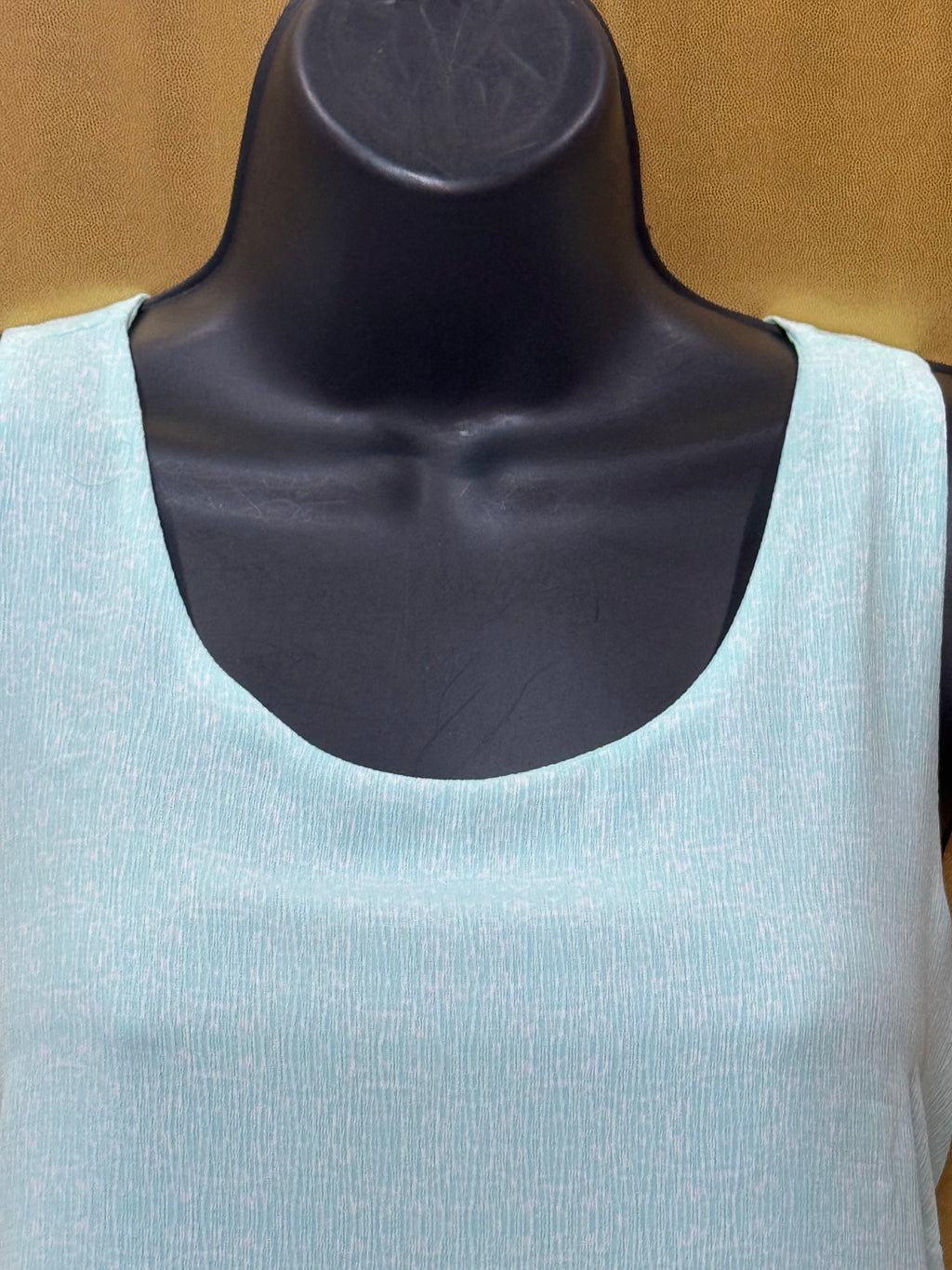 C Light Lime Green Textured Scoop Neck Tank Top with Lace Trim - Size M