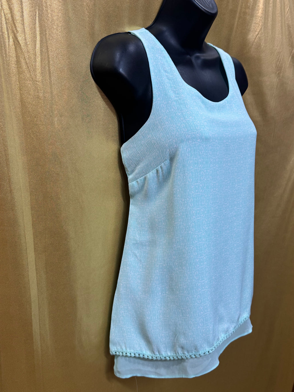 C Light Lime Green Textured Scoop Neck Tank Top with Lace Trim - Size M