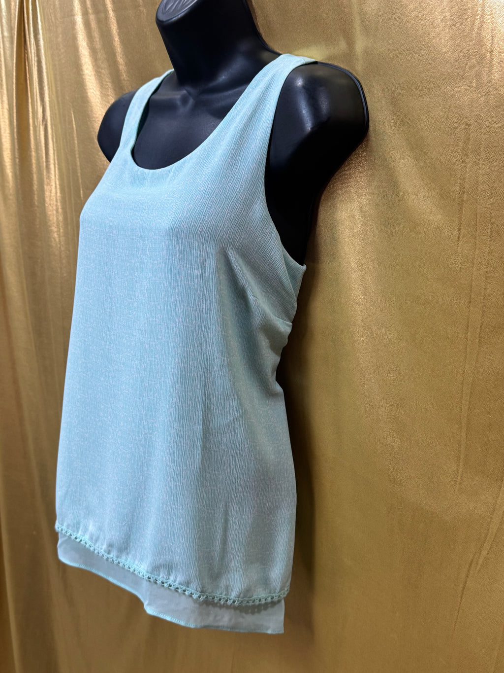 C Light Lime Green Textured Scoop Neck Tank Top with Lace Trim - Size M