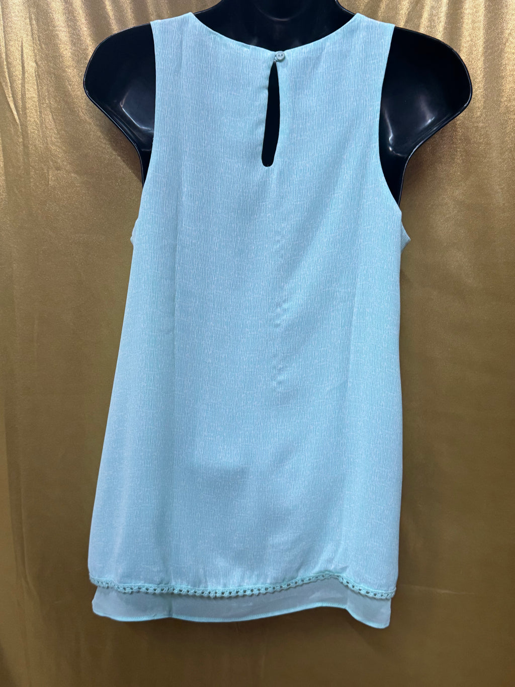 C Light Lime Green Textured Scoop Neck Tank Top with Lace Trim - Size M
