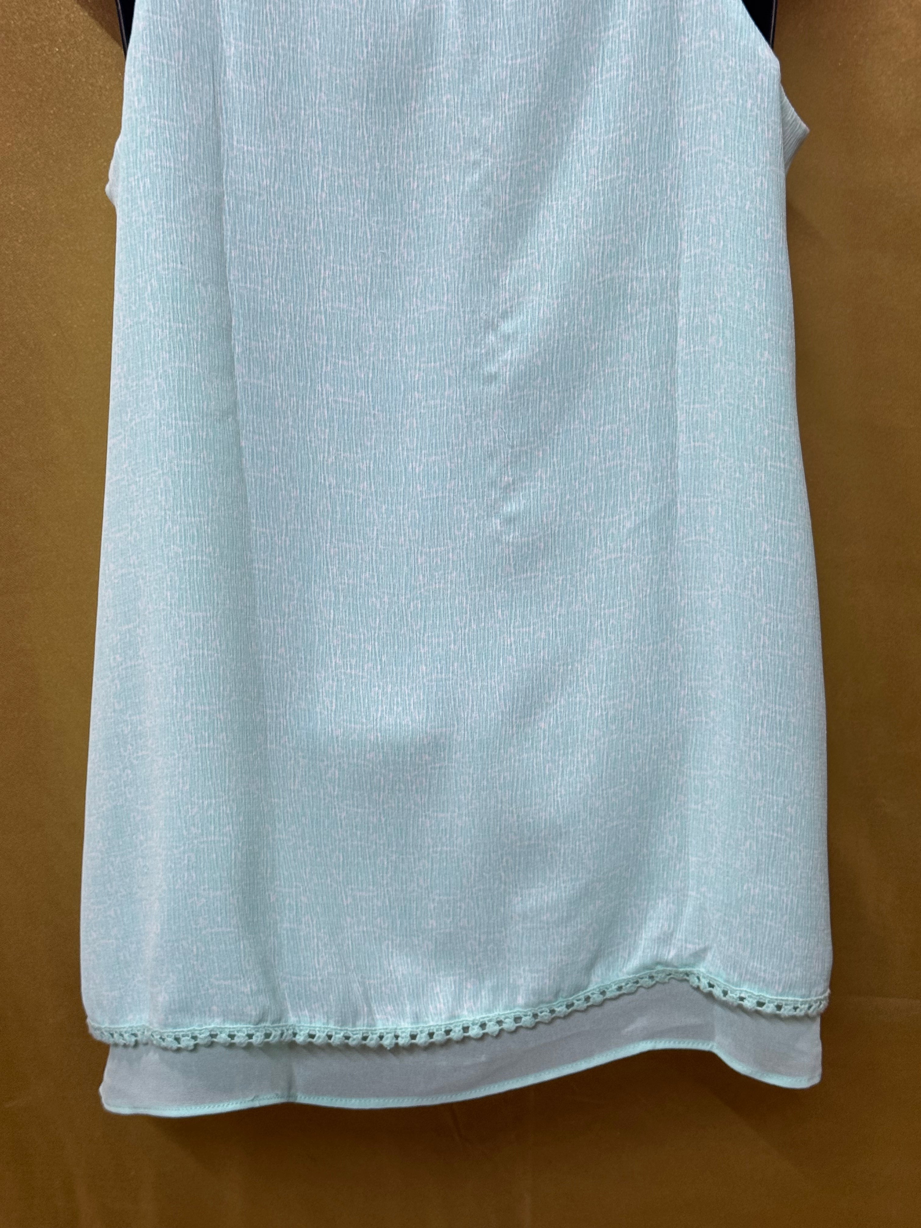 C Light Lime Green Textured Scoop Neck Tank Top with Lace Trim - Size M