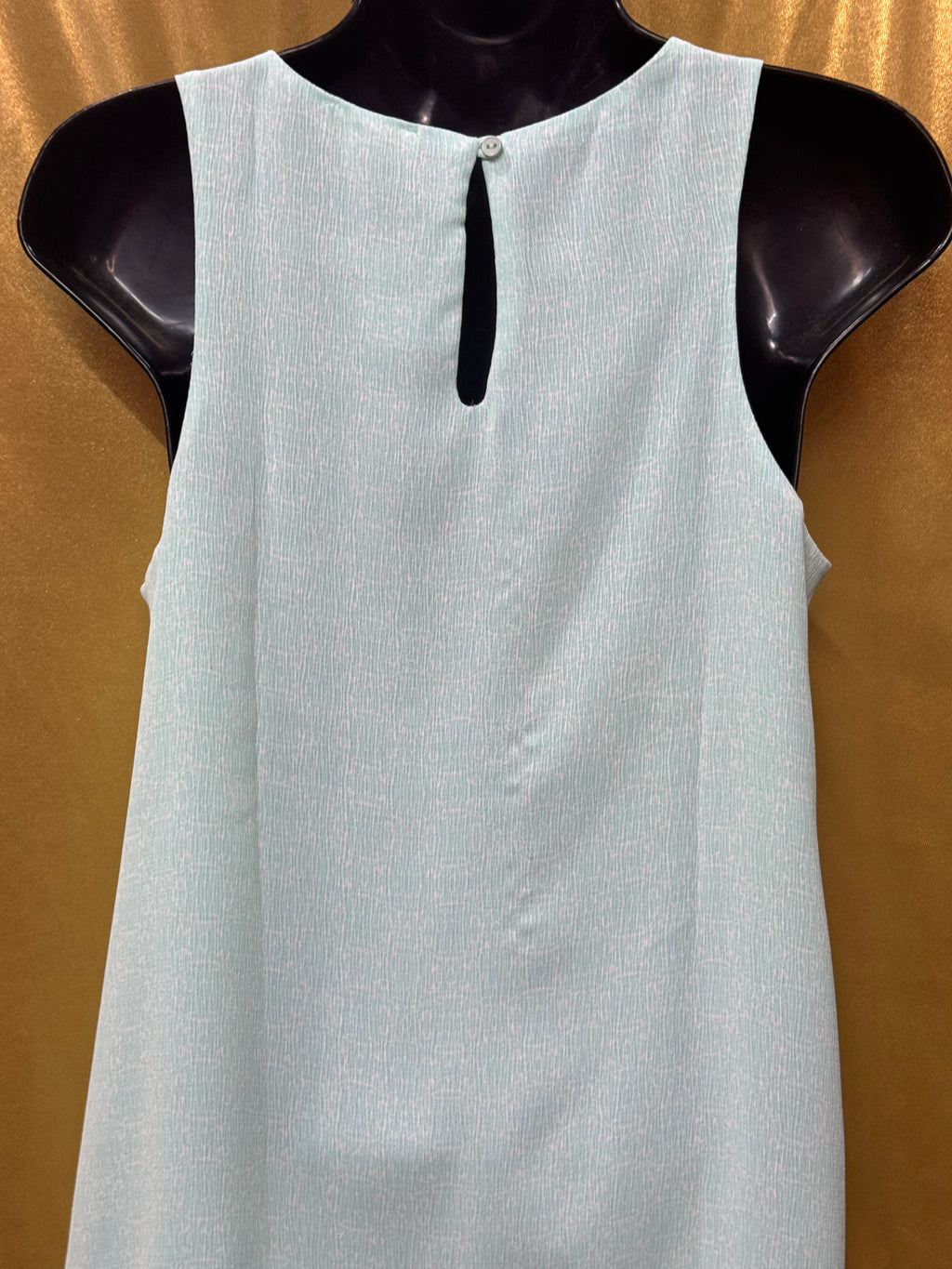 C Light Lime Green Textured Scoop Neck Tank Top with Lace Trim - Size M