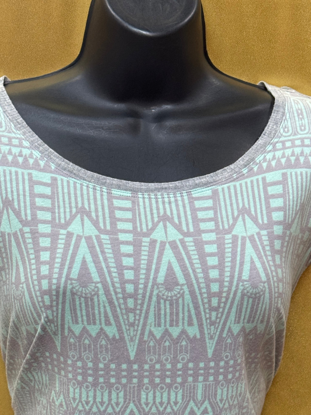 Cabi Santa Fe Tee Gray Mint Tribal Geometric Aztec Short Sleeve Tunic Size M
