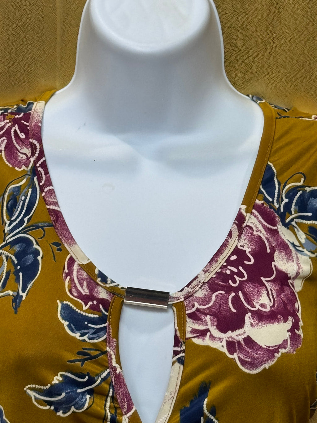 Emi & Joe Mustard Floral Sleeveless V-Neck Top, Size M