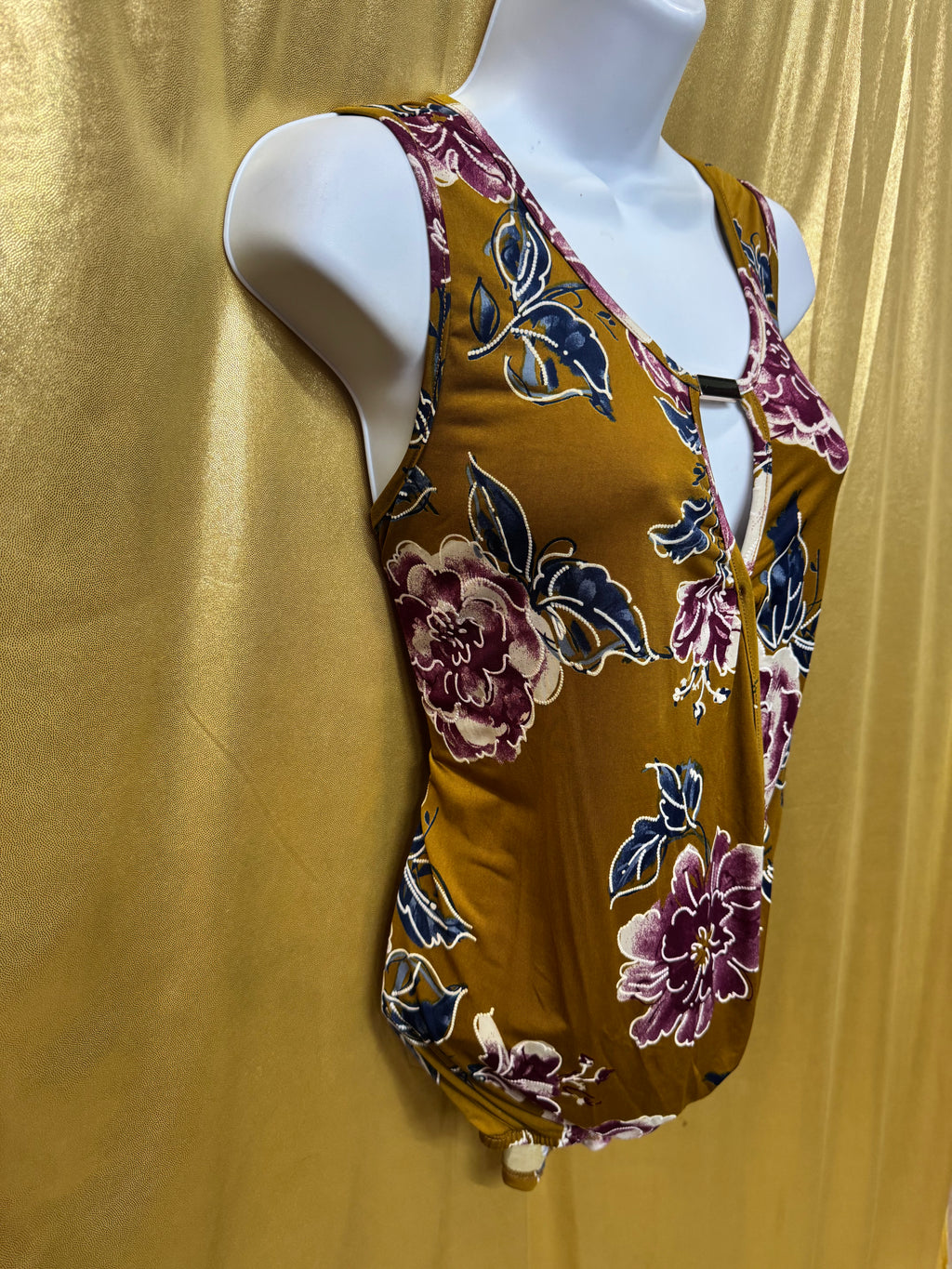 Emi & Joe Mustard Floral Sleeveless V-Neck Top, Size M