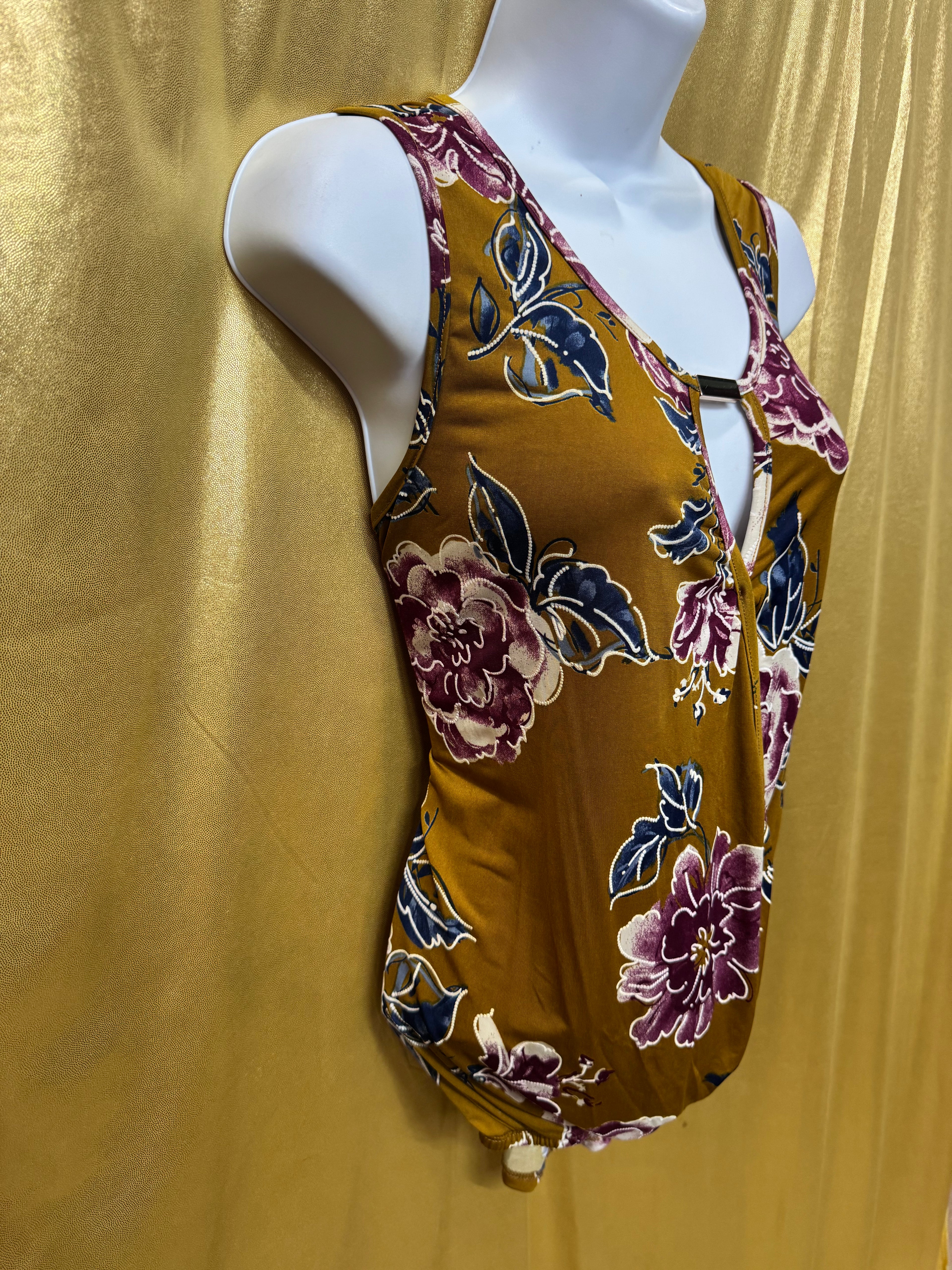 Emi & Joe Mustard Floral Sleeveless V-Neck Top, Size M