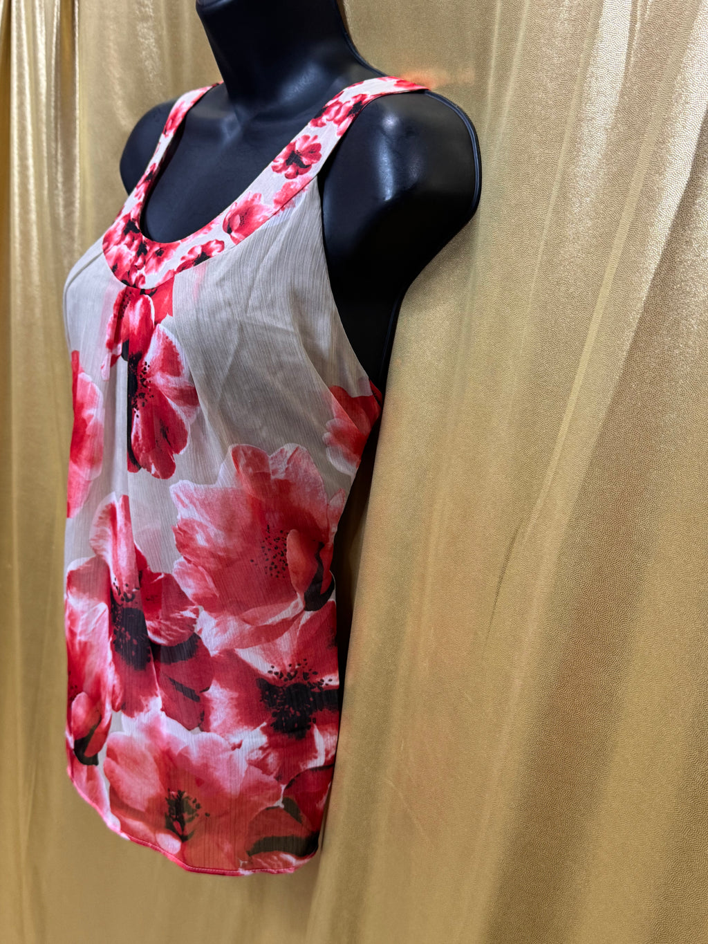 New York & Company Red Floral Pleated Chiffon Tank Top Blouse - Size Medium