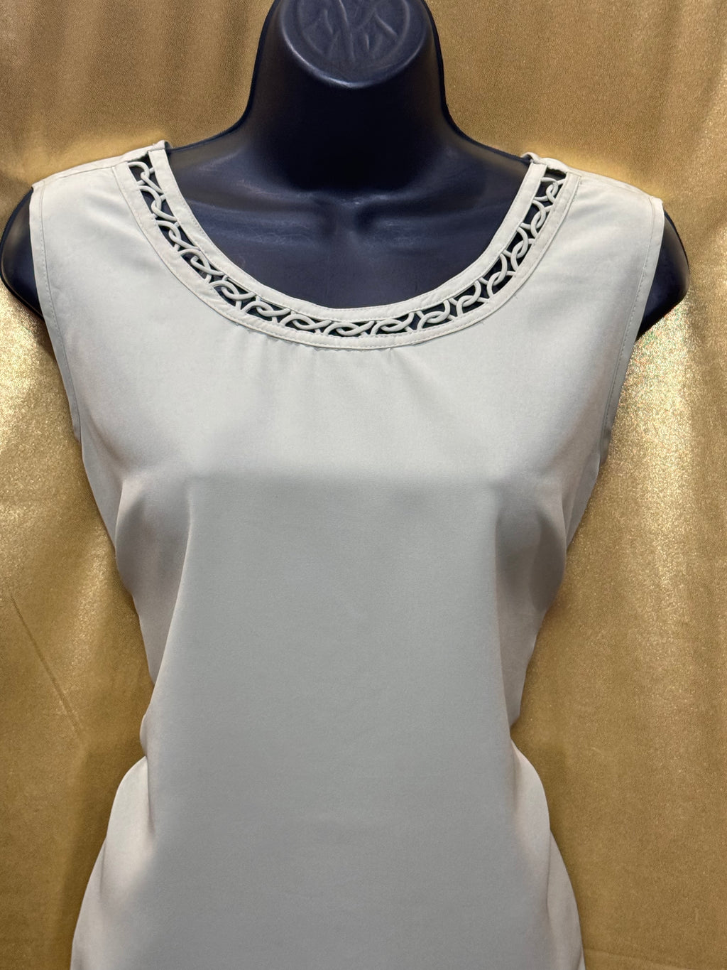 VOIR Collection Mint Green Sleeveless Blouse Medium Embellished Neckline