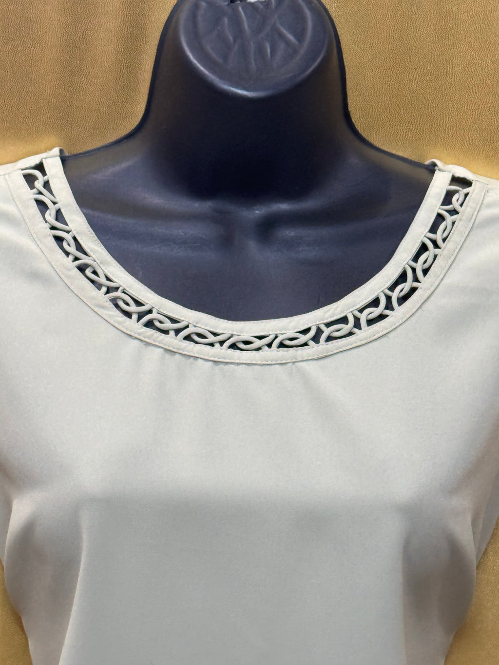 VOIR Collection Mint Green Sleeveless Blouse Medium Embellished Neckline