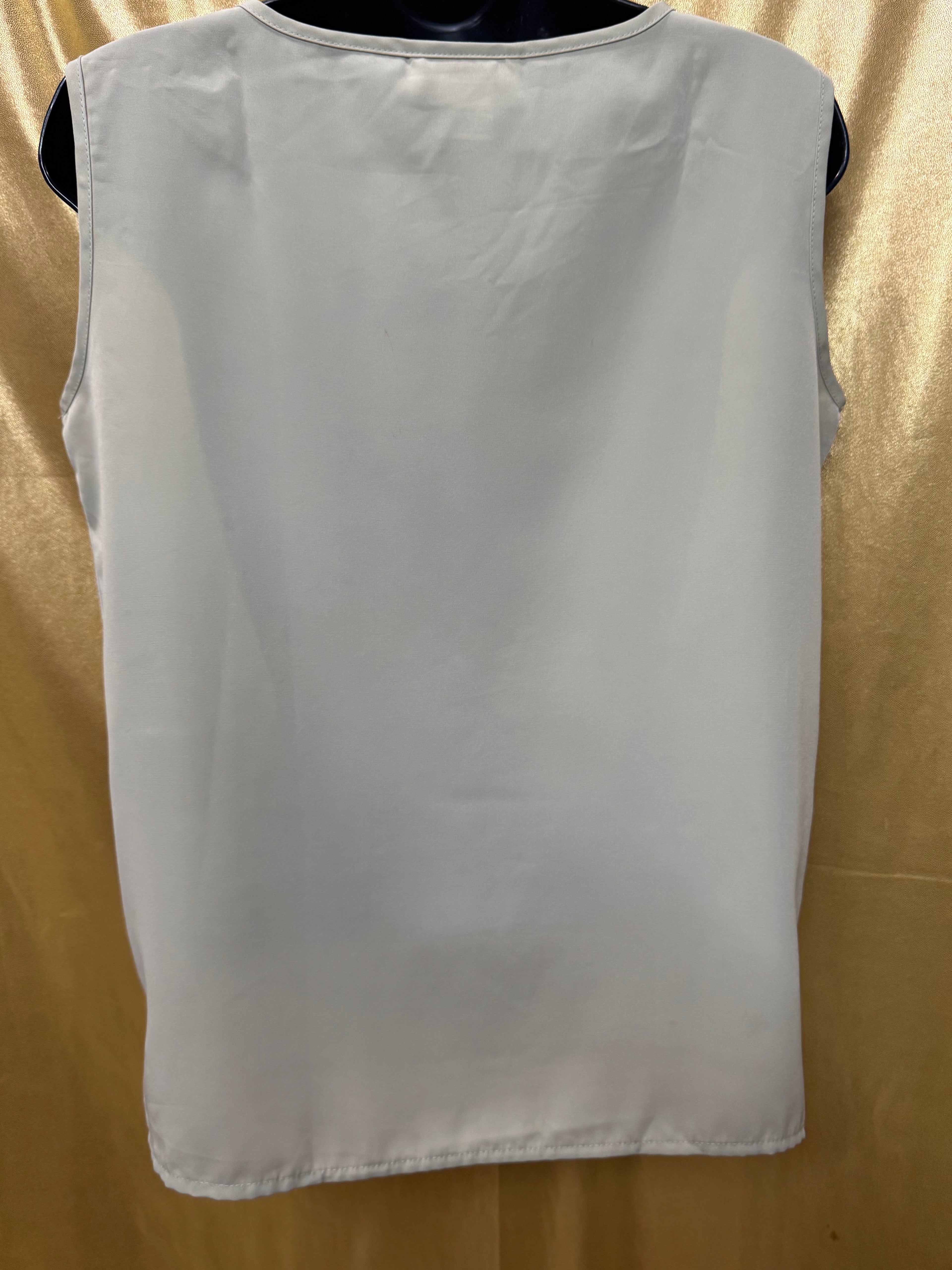 VOIR Collection Mint Green Sleeveless Blouse Medium Embellished Neckline