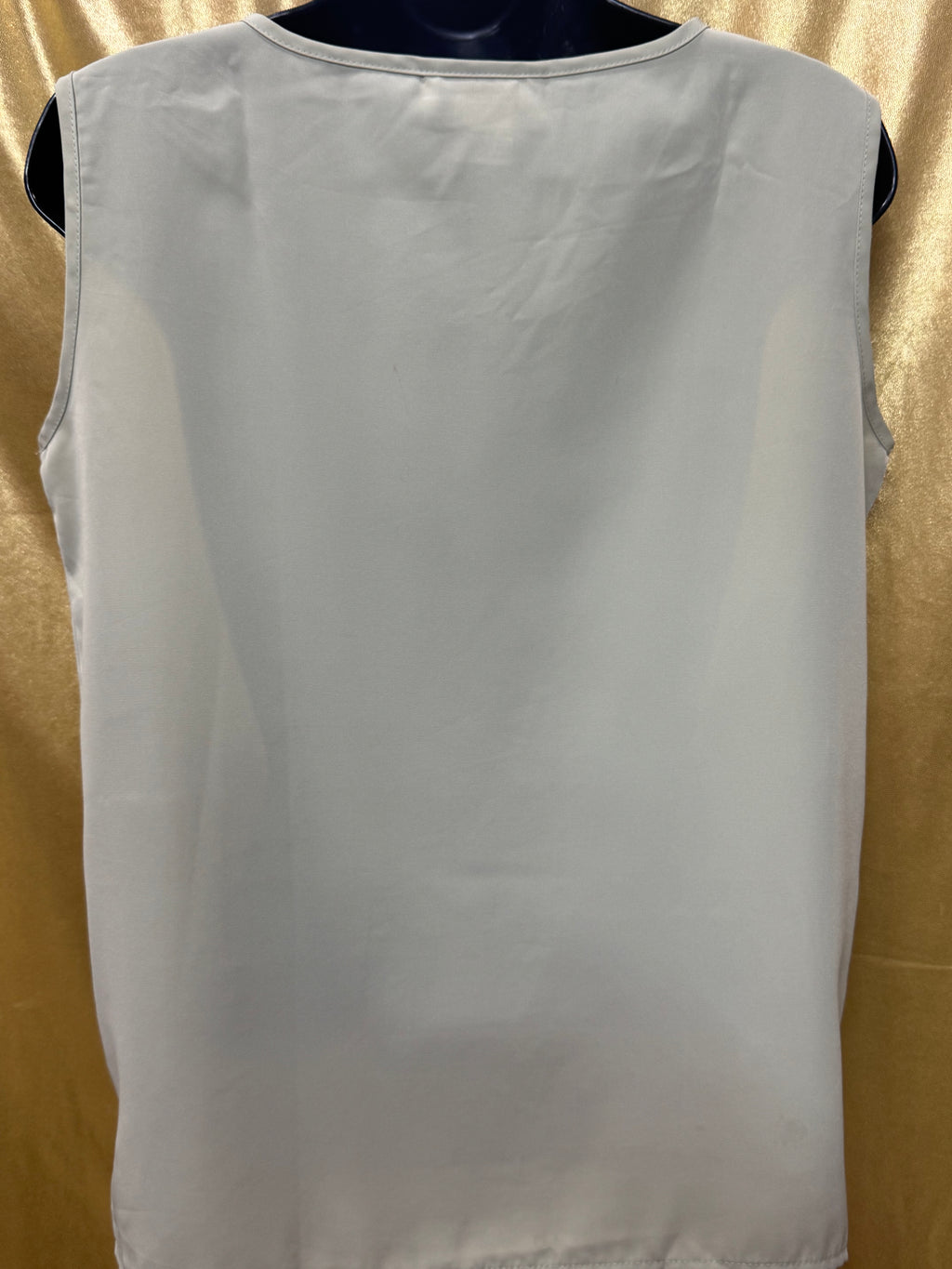 VOIR Collection Mint Green Sleeveless Blouse Medium Embellished Neckline