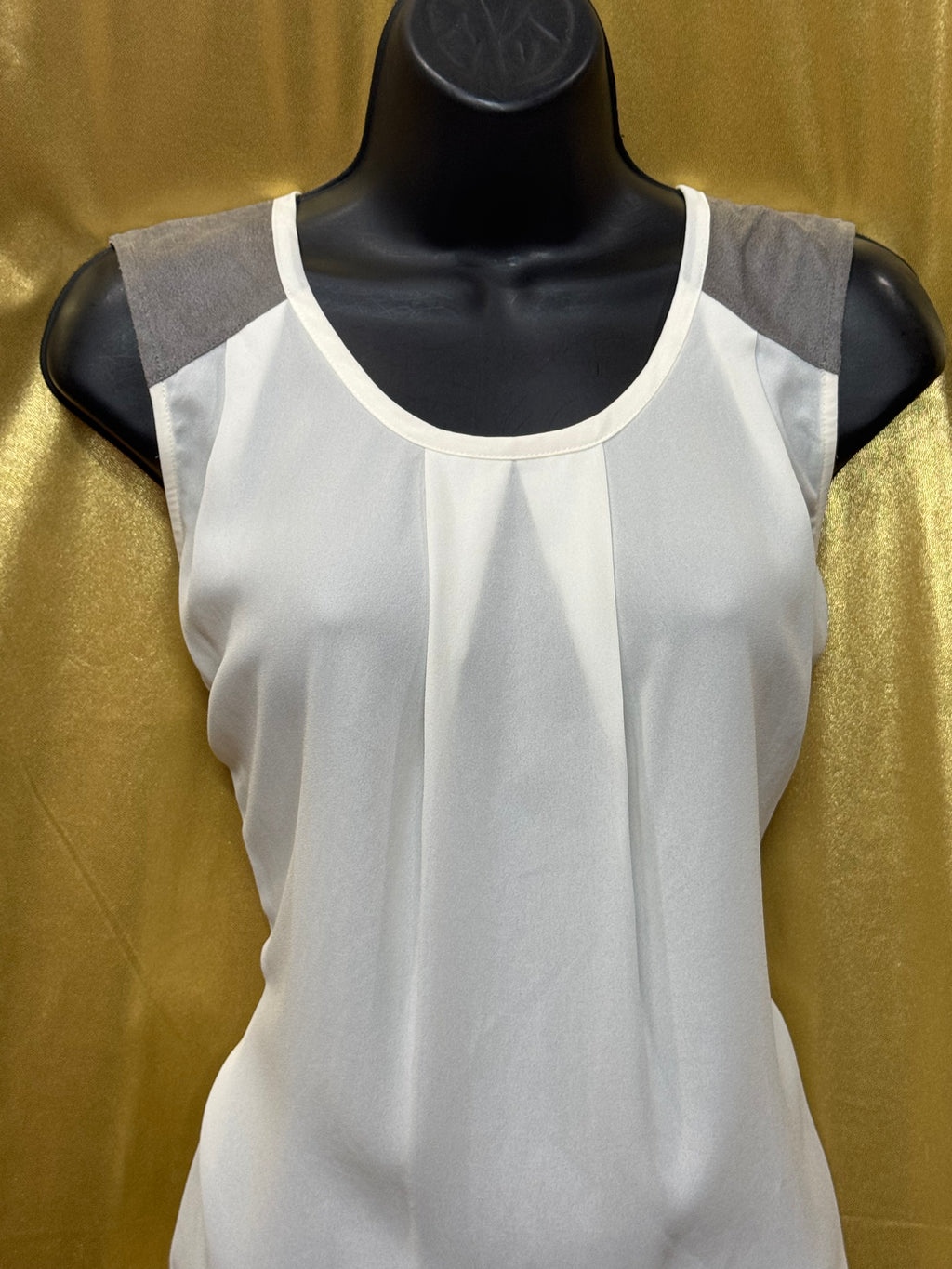 RO & DE White Pleated Sleeveless Blouse | Faux Leather Accent | Size M