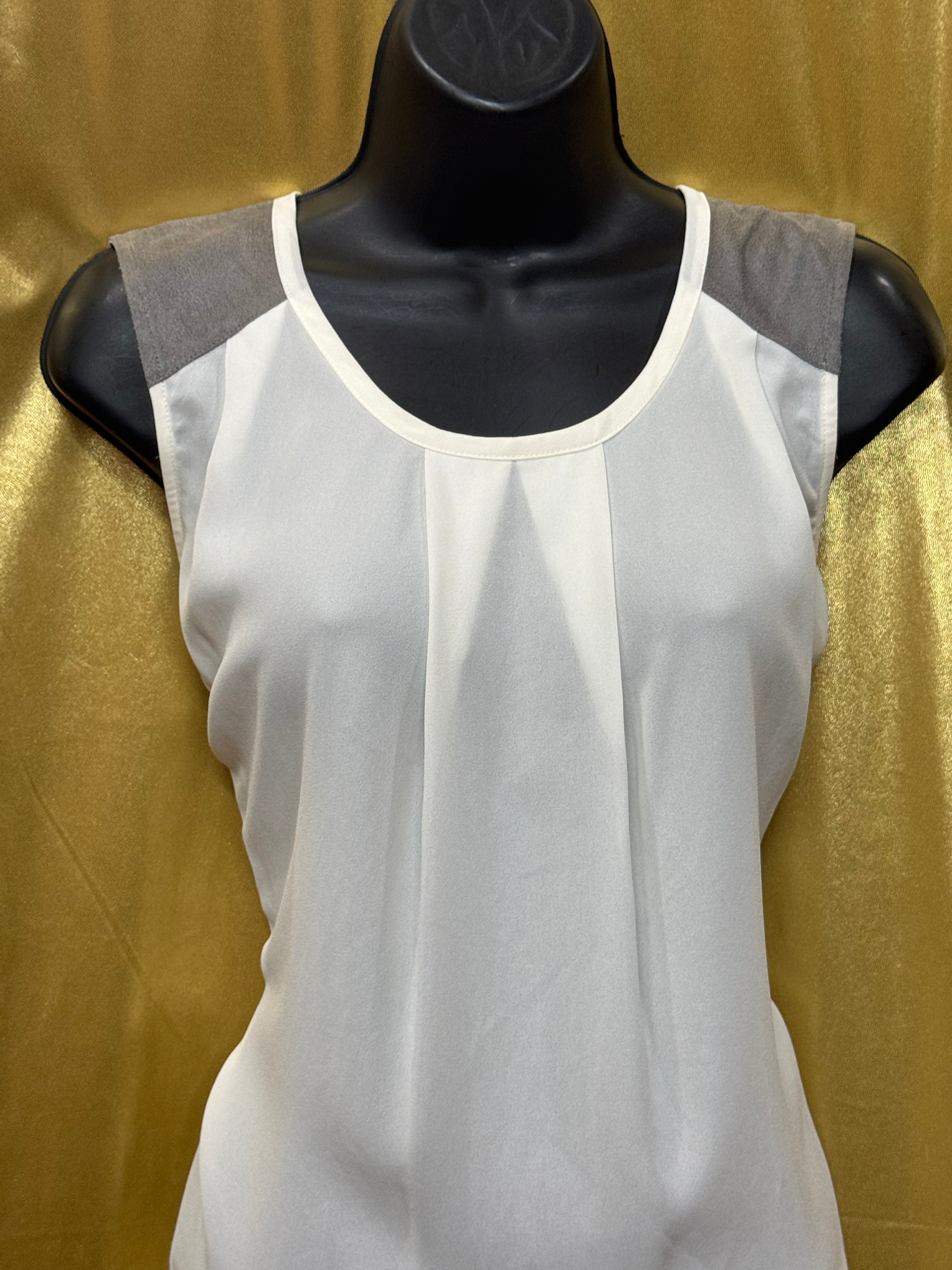 RO & DE White Pleated Sleeveless Blouse | Faux Leather Accent | Size M