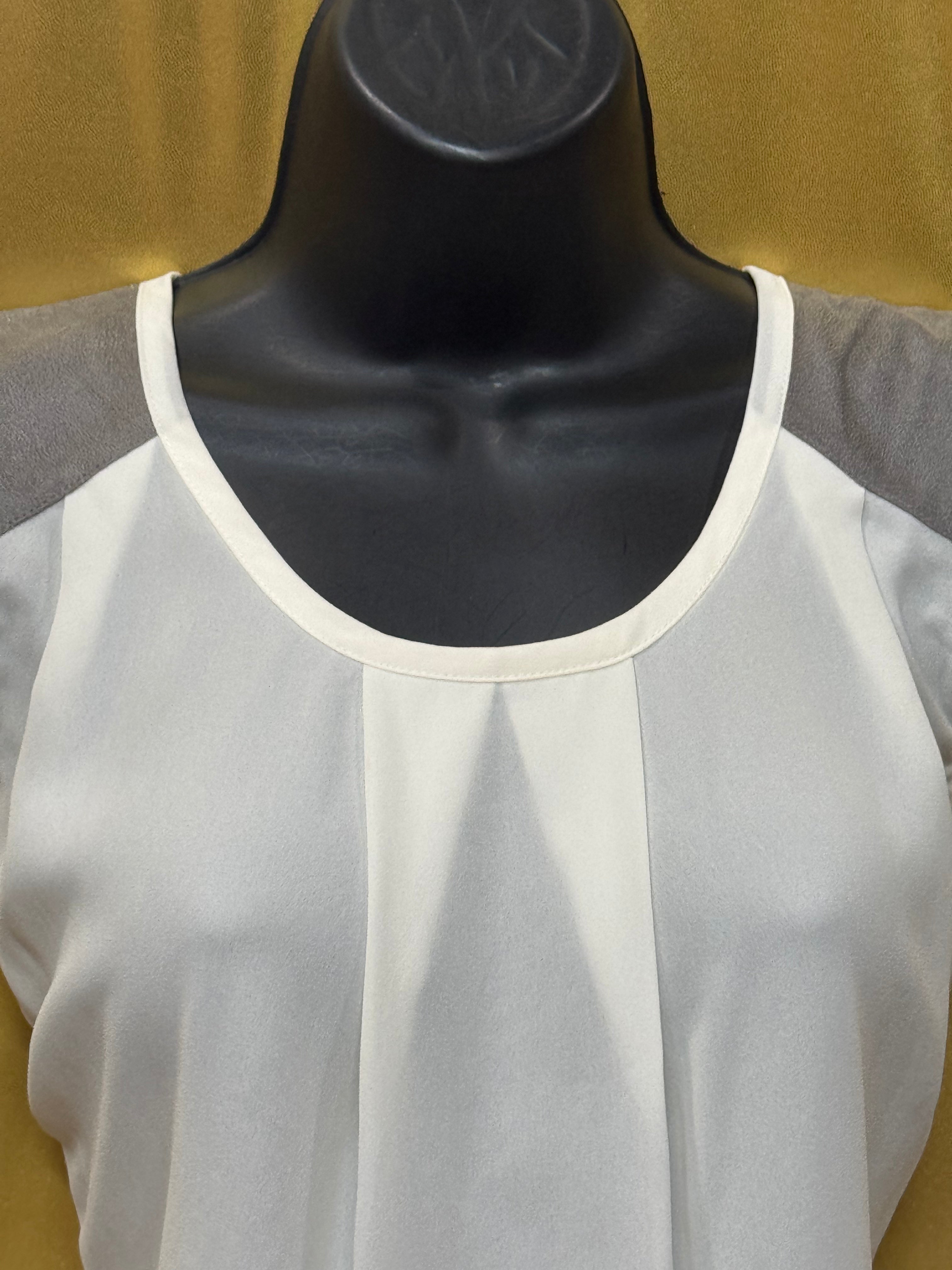 RO & DE White Pleated Sleeveless Blouse | Faux Leather Accent | Size M