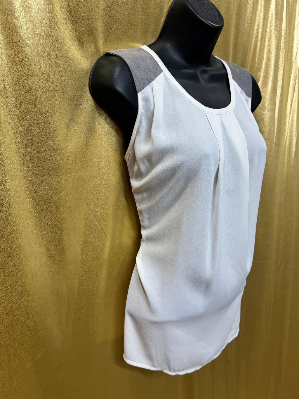 RO & DE White Pleated Sleeveless Blouse | Faux Leather Accent | Size M