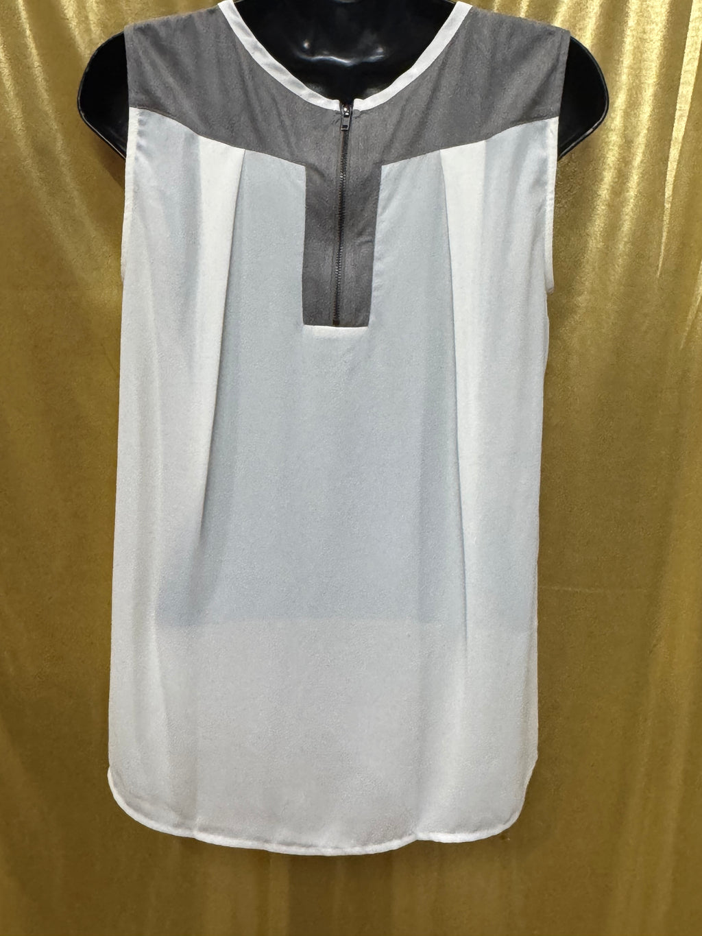RO & DE White Pleated Sleeveless Blouse | Faux Leather Accent | Size M