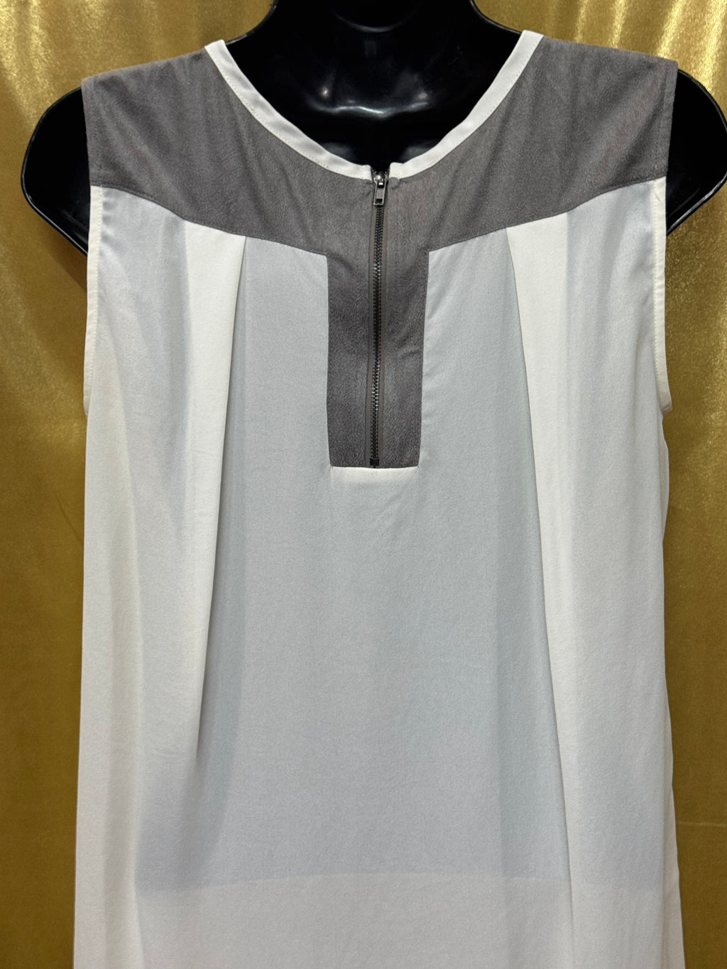 RO & DE White Pleated Sleeveless Blouse | Faux Leather Accent | Size M