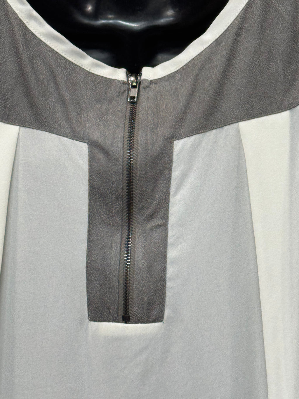 RO & DE White Pleated Sleeveless Blouse | Faux Leather Accent | Size M