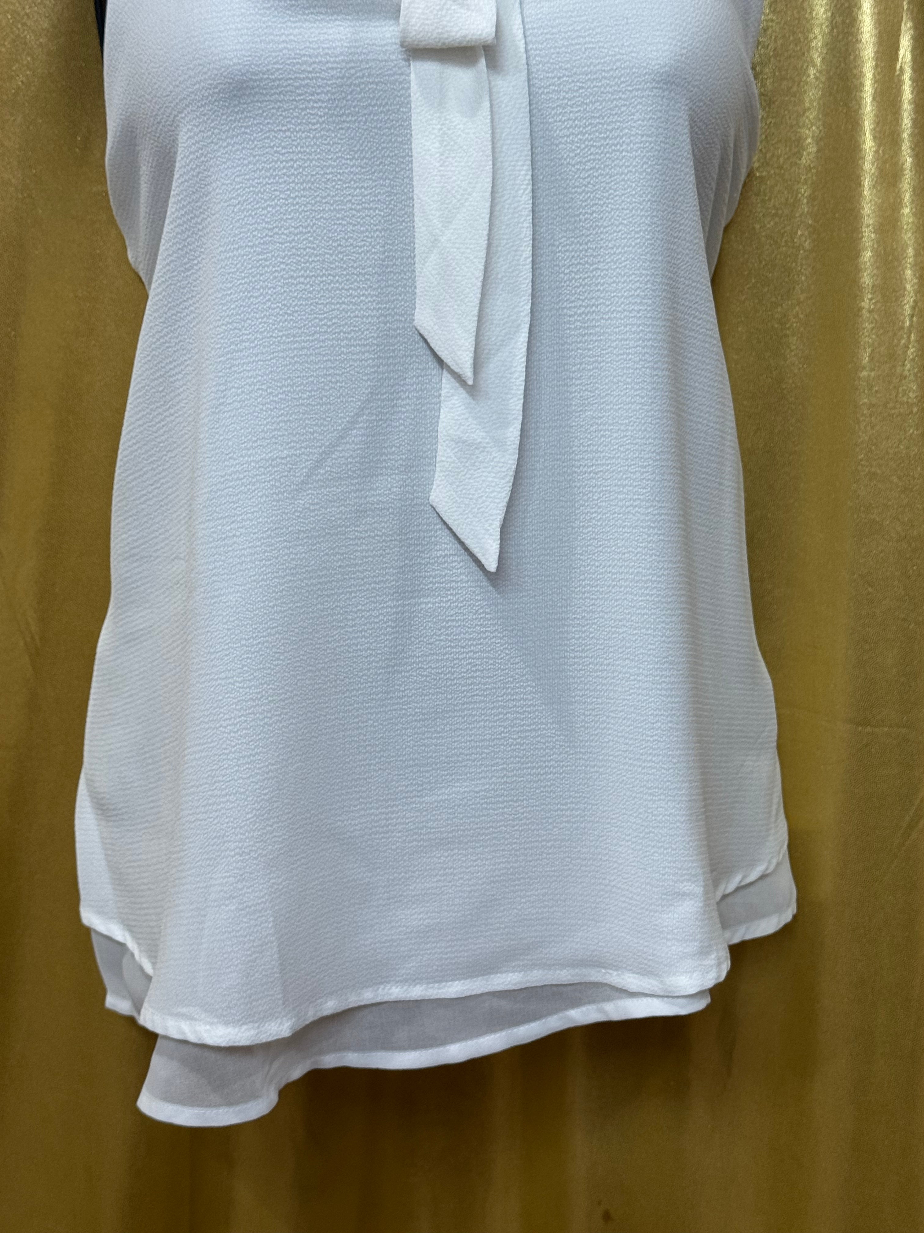 Sweet Wanderer White Textured Tie-Neck Halter Top - Size Medium