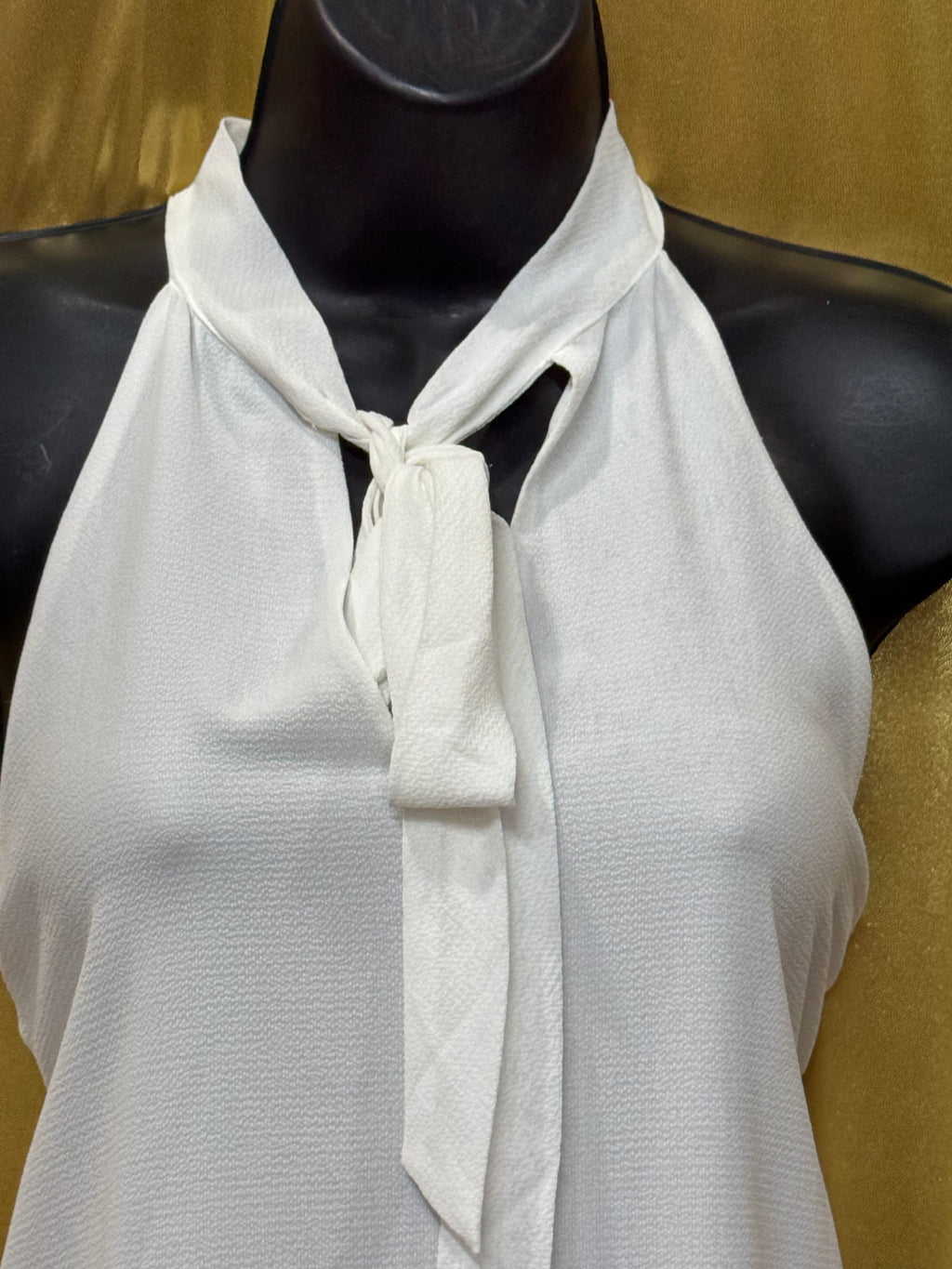 Sweet Wanderer White Textured Tie-Neck Halter Top - Size Medium