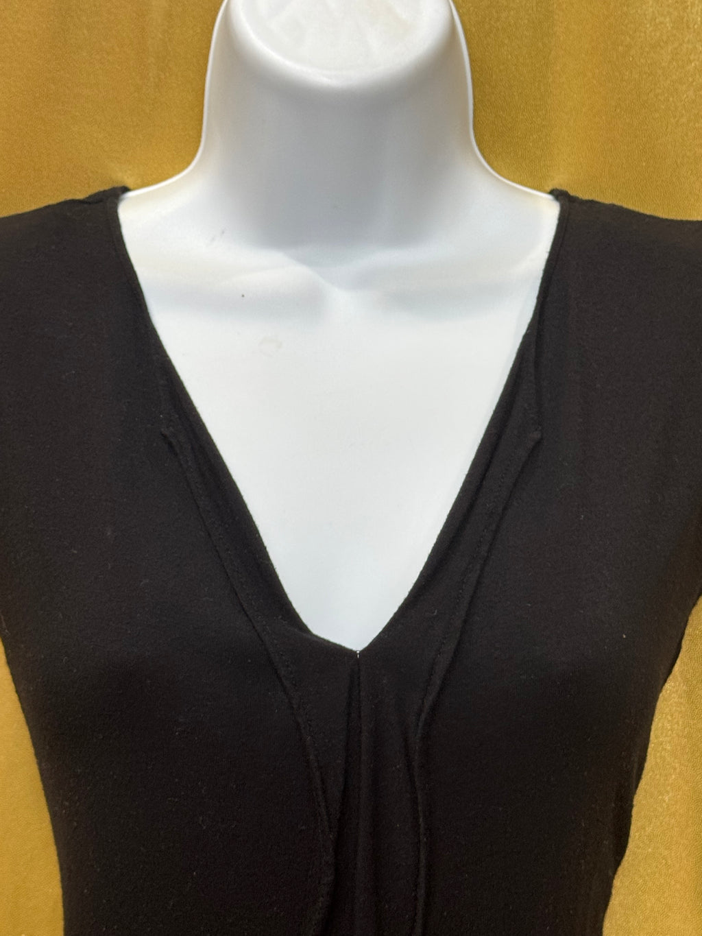 Nine West Black V-Neck Pleated Center Detail Cap Sleeve Top - Size Medium