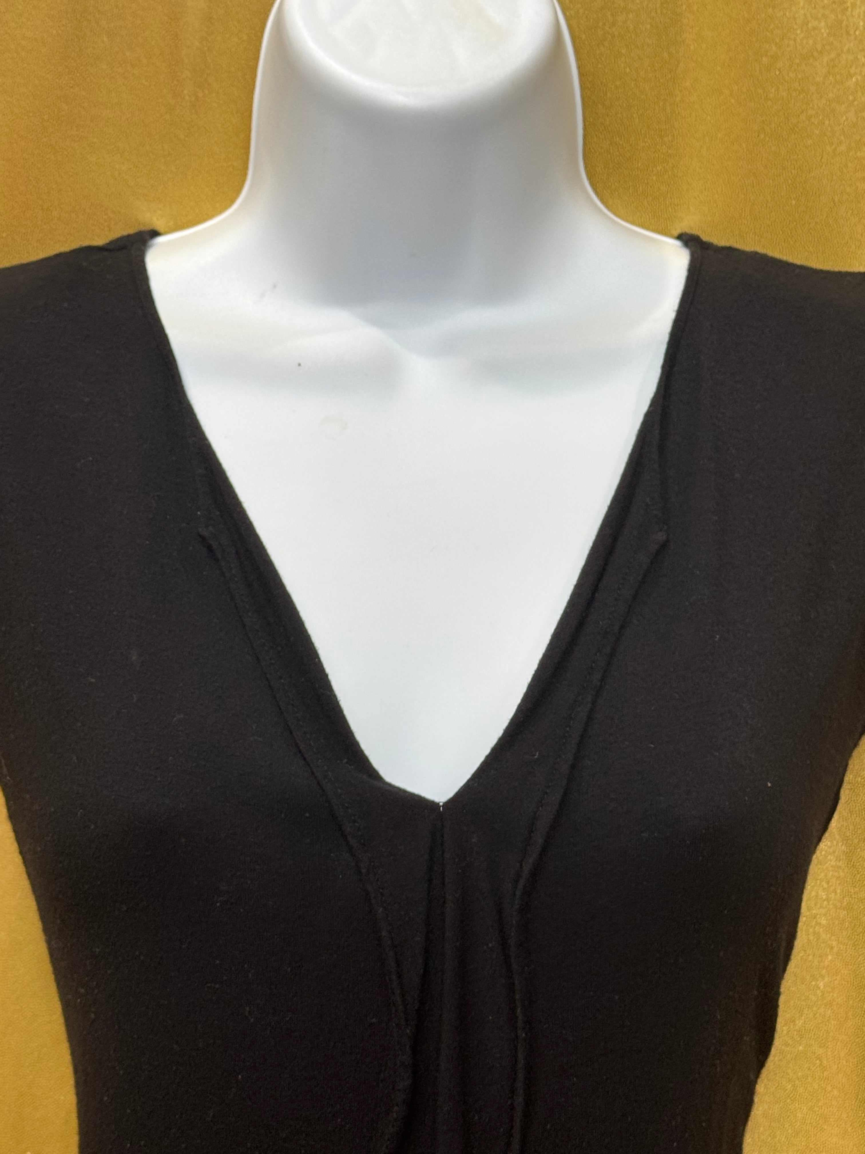 Nine West Black V-Neck Pleated Center Detail Cap Sleeve Top - Size Medium