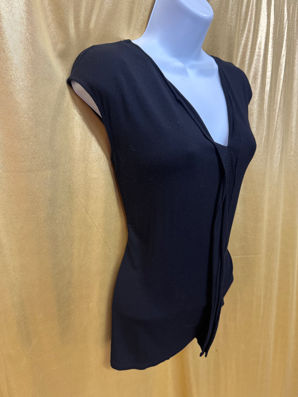 Nine West Black V-Neck Pleated Center Detail Cap Sleeve Top - Size Medium
