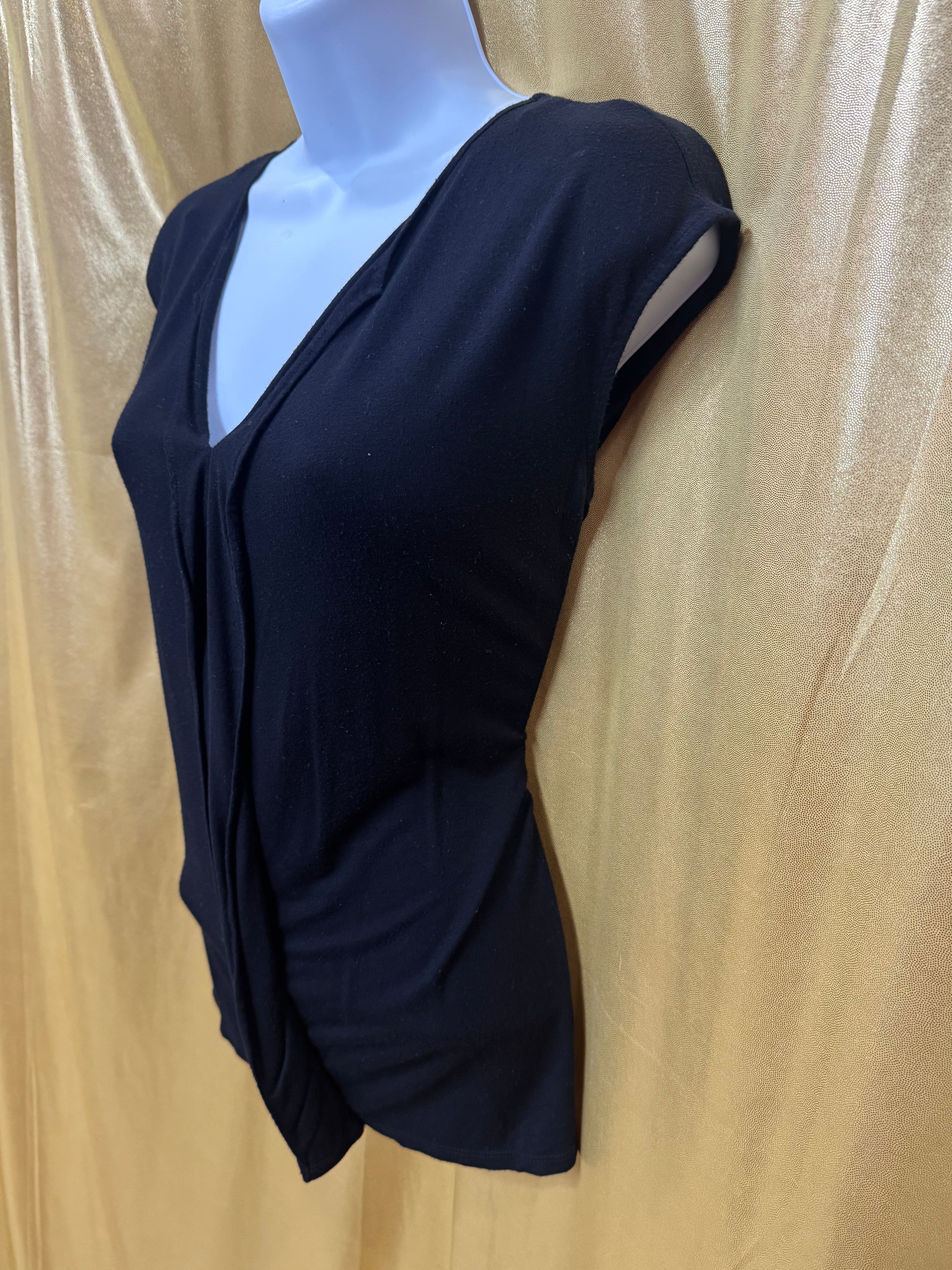 Nine West Black V-Neck Pleated Center Detail Cap Sleeve Top - Size Medium
