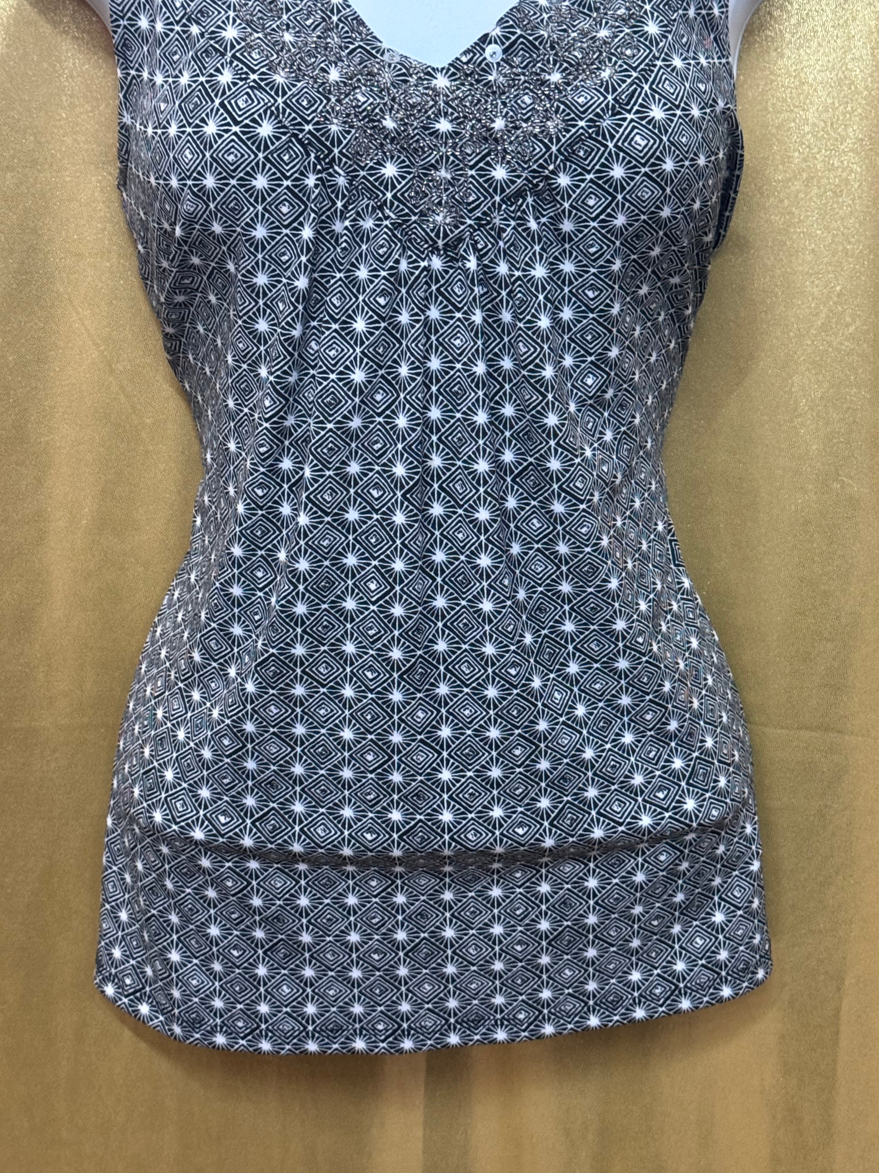 Nine West Black & White Geometric Embellished Sequin V-Neck Top Size Medium