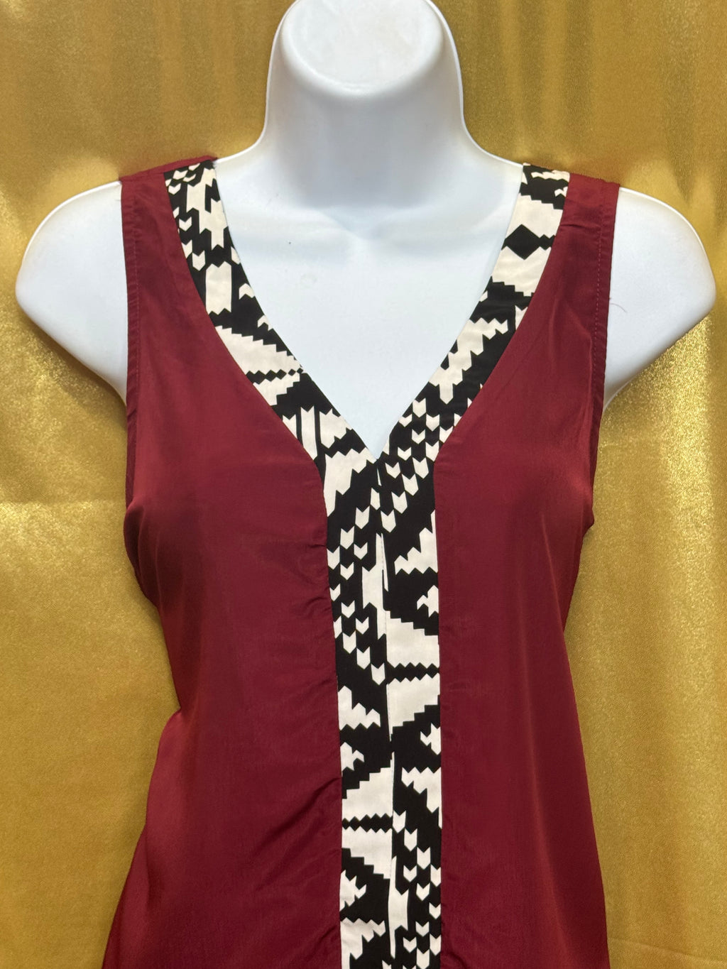 Pink Owl Burgundy Sleeveless V-Neck Geometric Geo Trim Tank Top - Size Medium