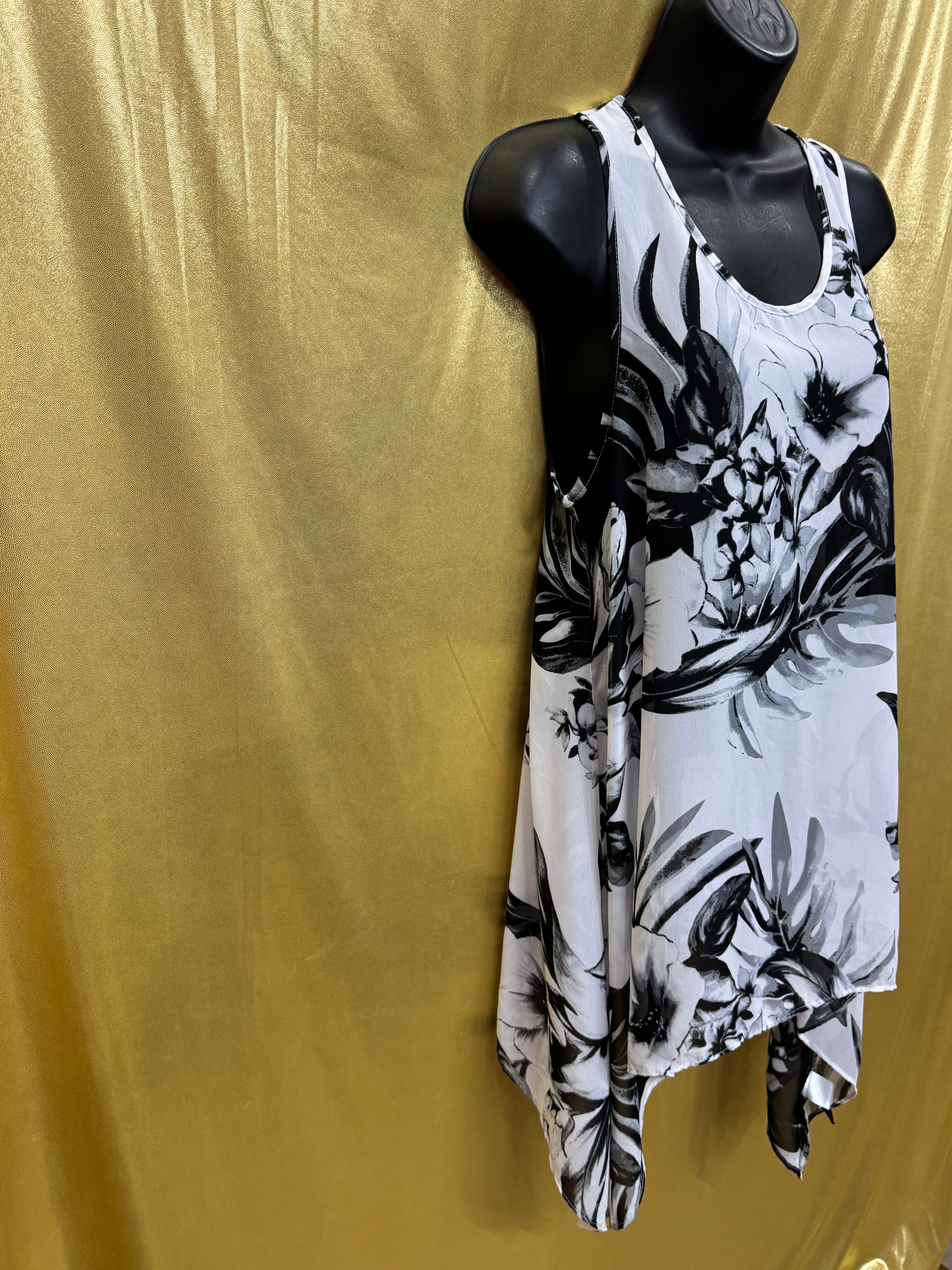 Kalijati Floral Tropical Sharkbite Tunic Tank Top Medium Made in Indonesia
