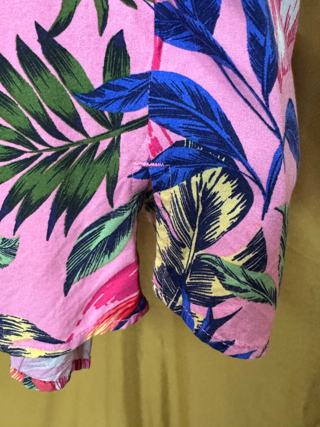 Kiwi Fresh Pink Tropical Pineapple Rayon Button Down Shirt Size Large