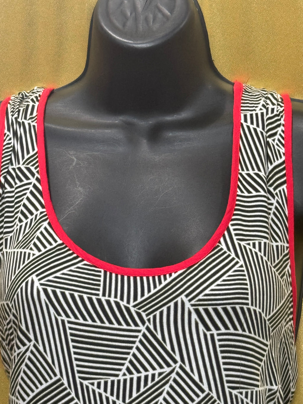 DR2 Geometric Print Tank Top Size L Black White Red Trim