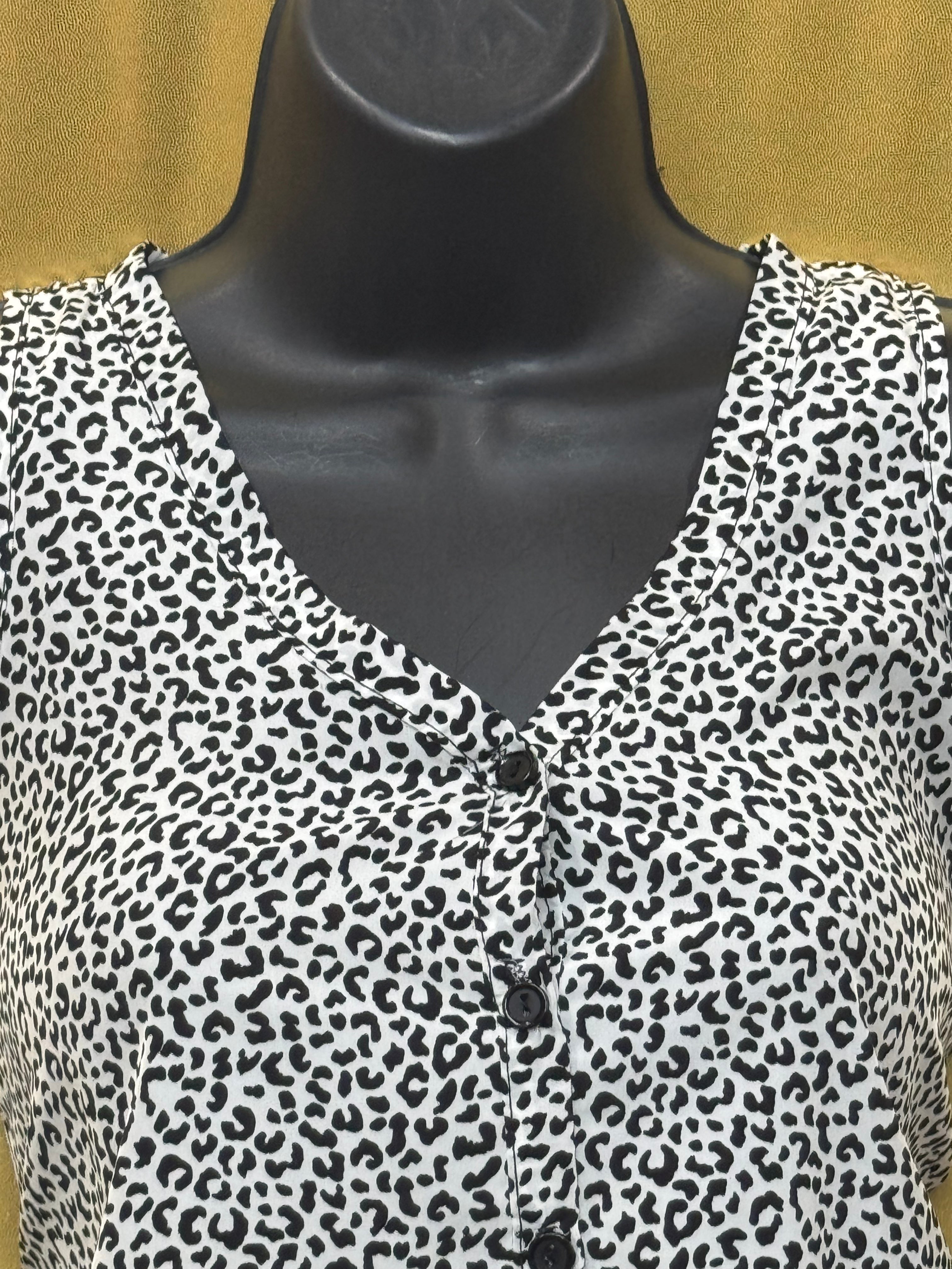 Soprano Leopard Print Sleeveless V-Neck Button-Up Blouse XL