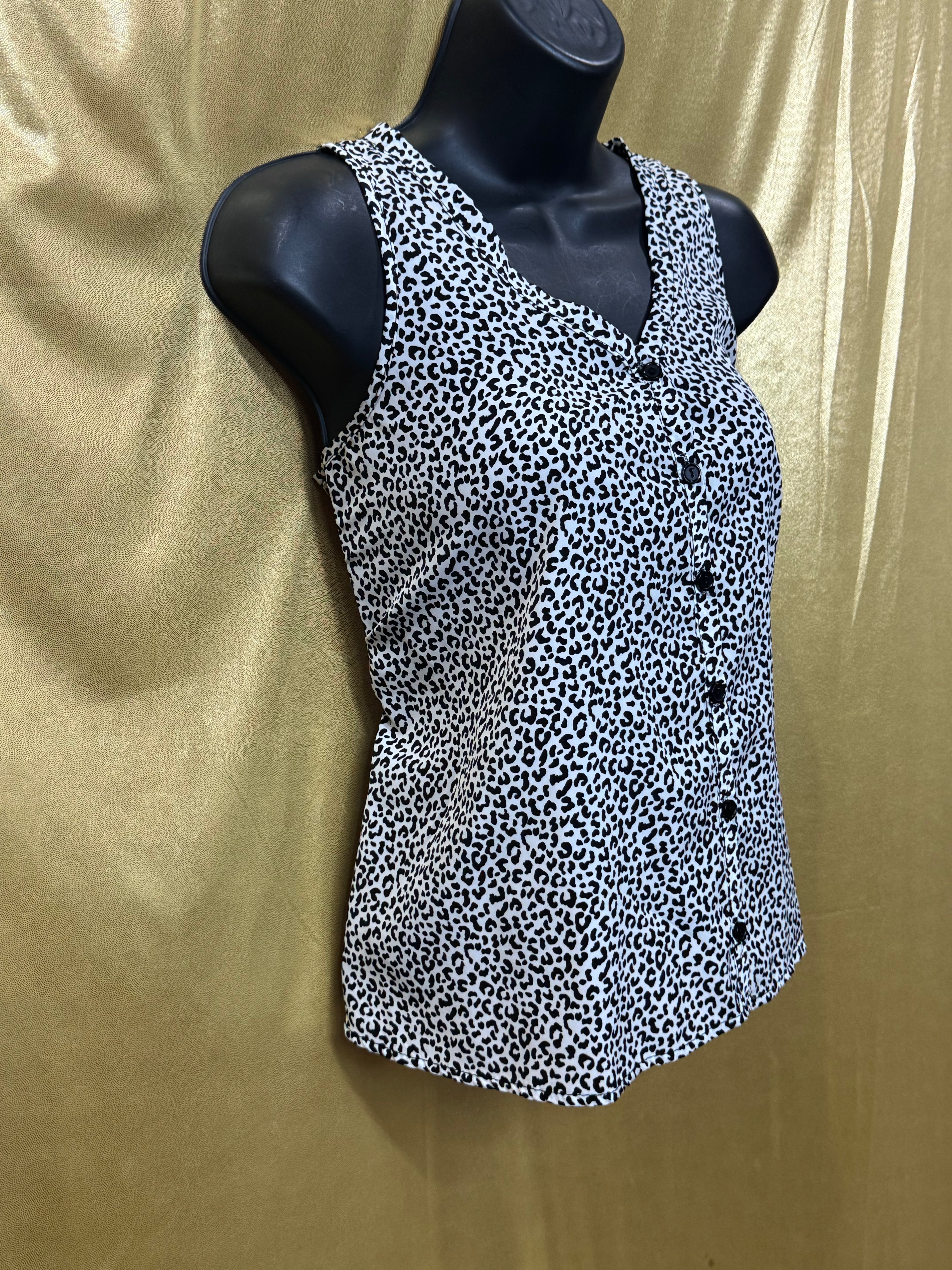 Soprano Leopard Print Sleeveless V-Neck Button-Up Blouse XL