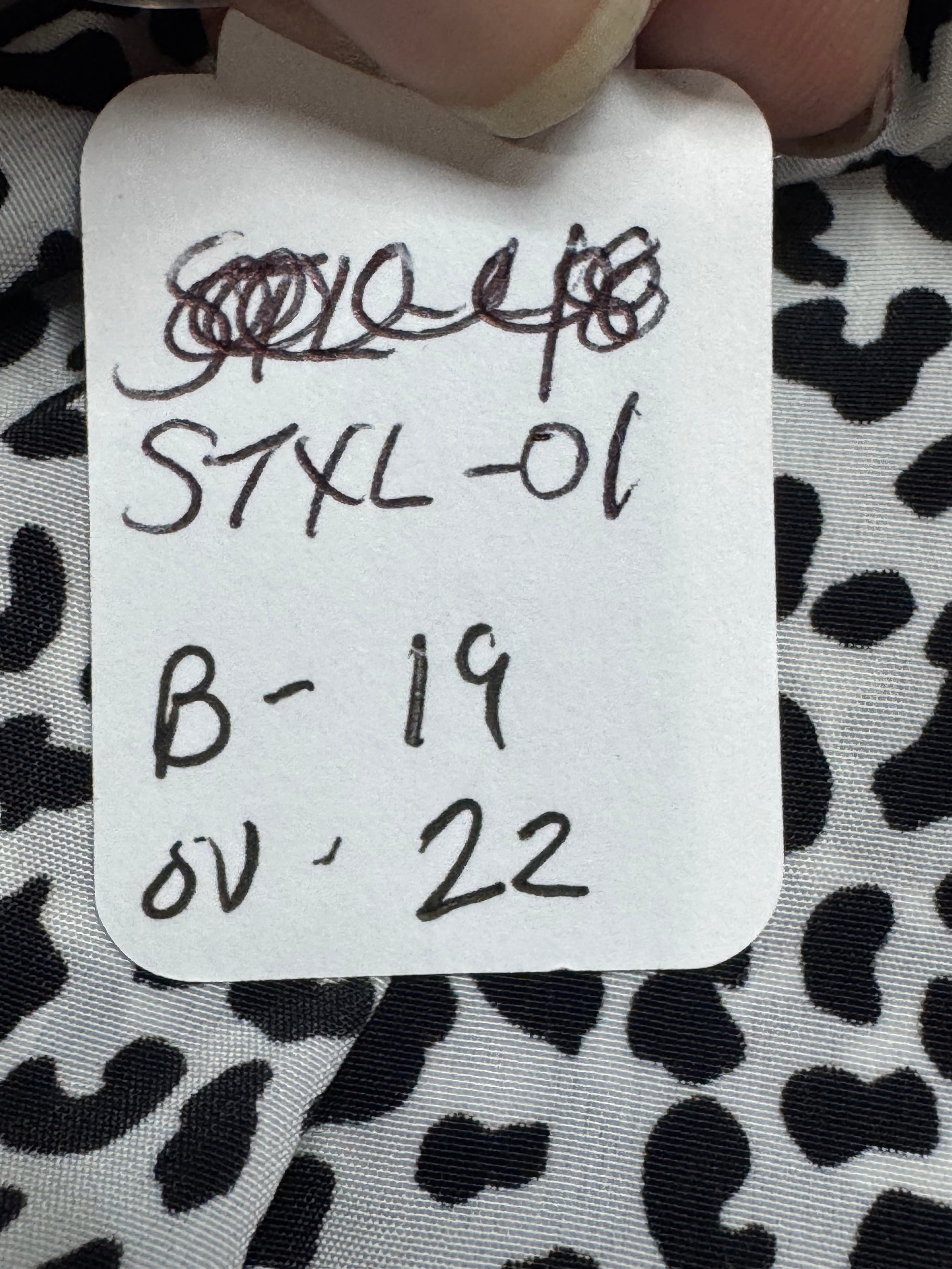 Soprano Leopard Print Sleeveless V-Neck Button-Up Blouse XL