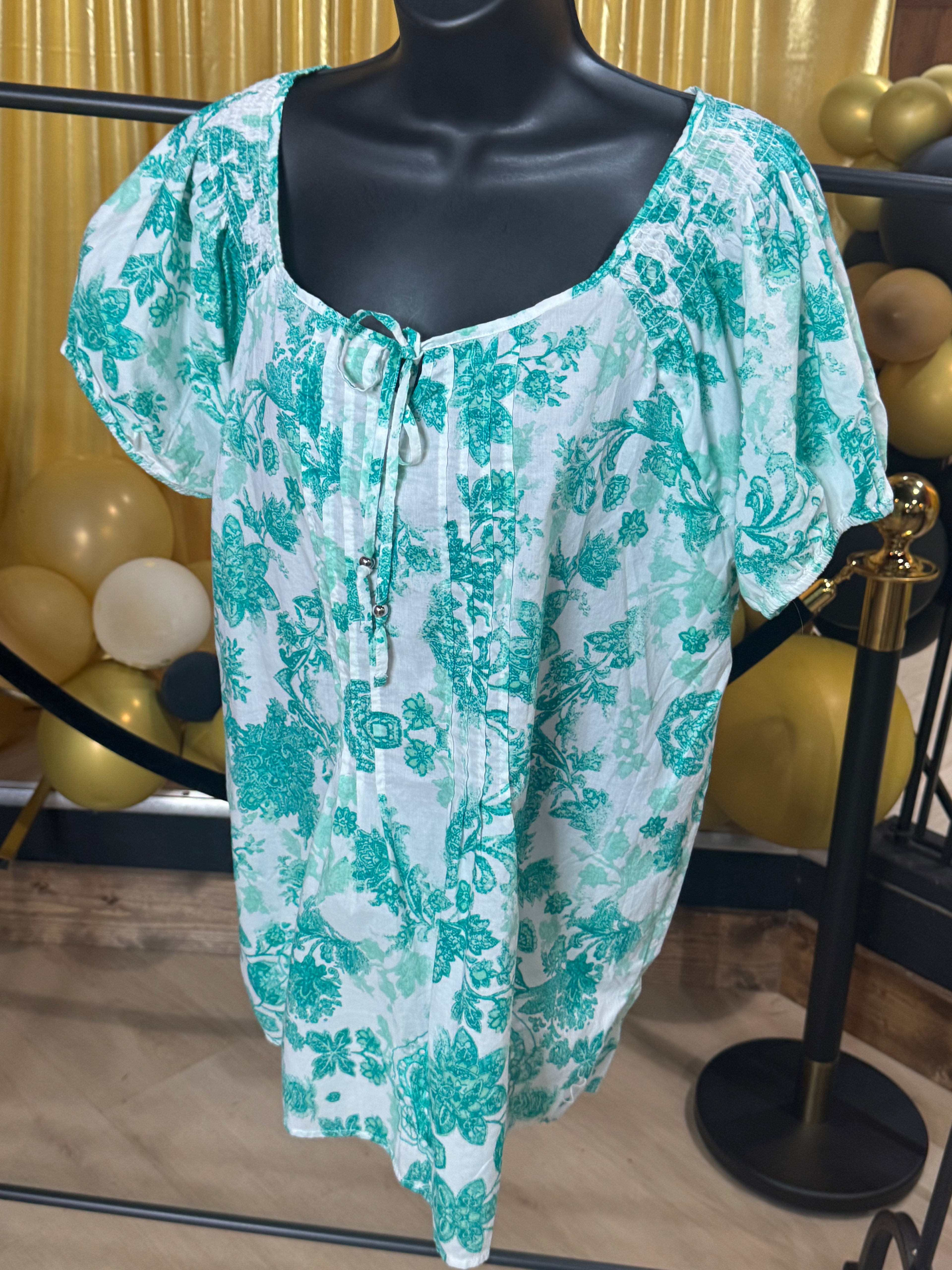 Fresh White & Green Floral Blouse Size XL